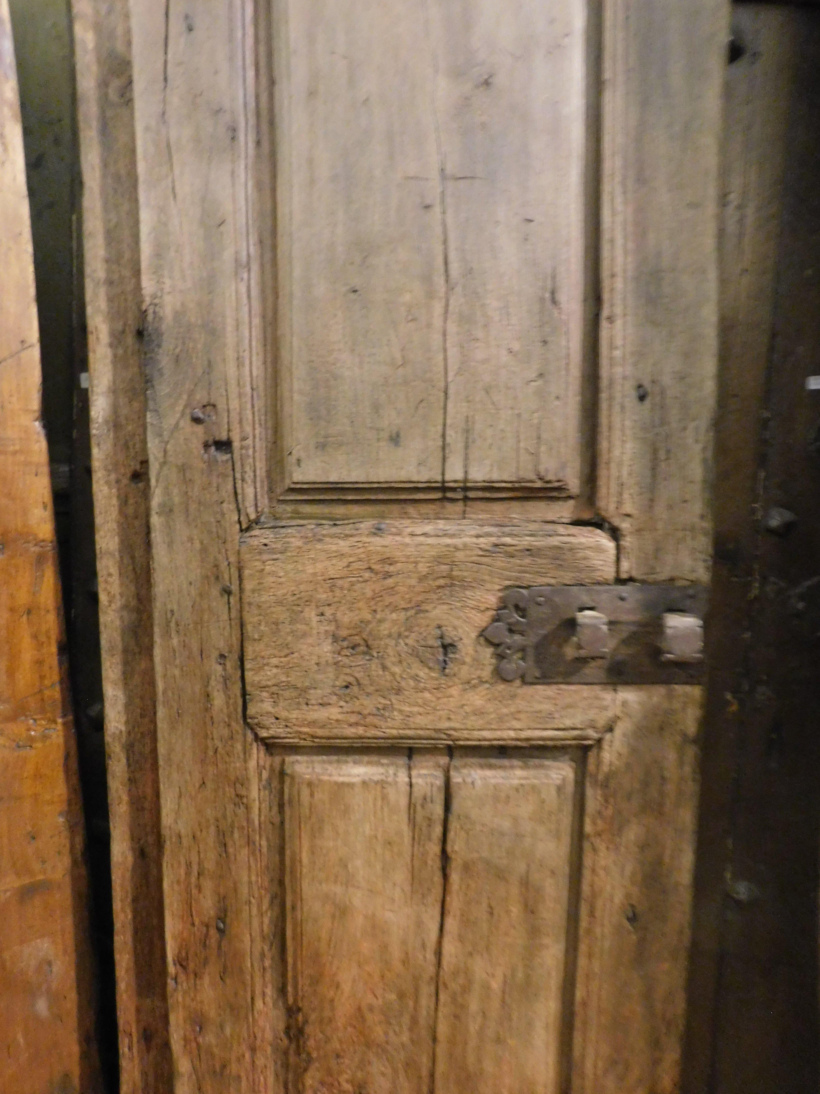 Antigua puerta arqueada de nogal, tallada en el siglo XVIII, Italia Nogal en venta