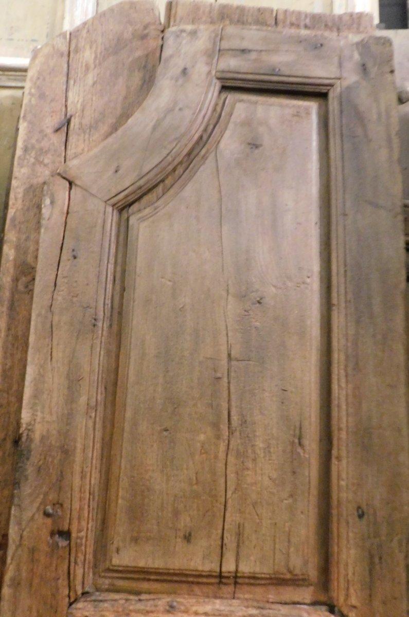 Noyer Porte ancienne en noyer arqué, sculptée au XVIIIe siècle, Italie en vente