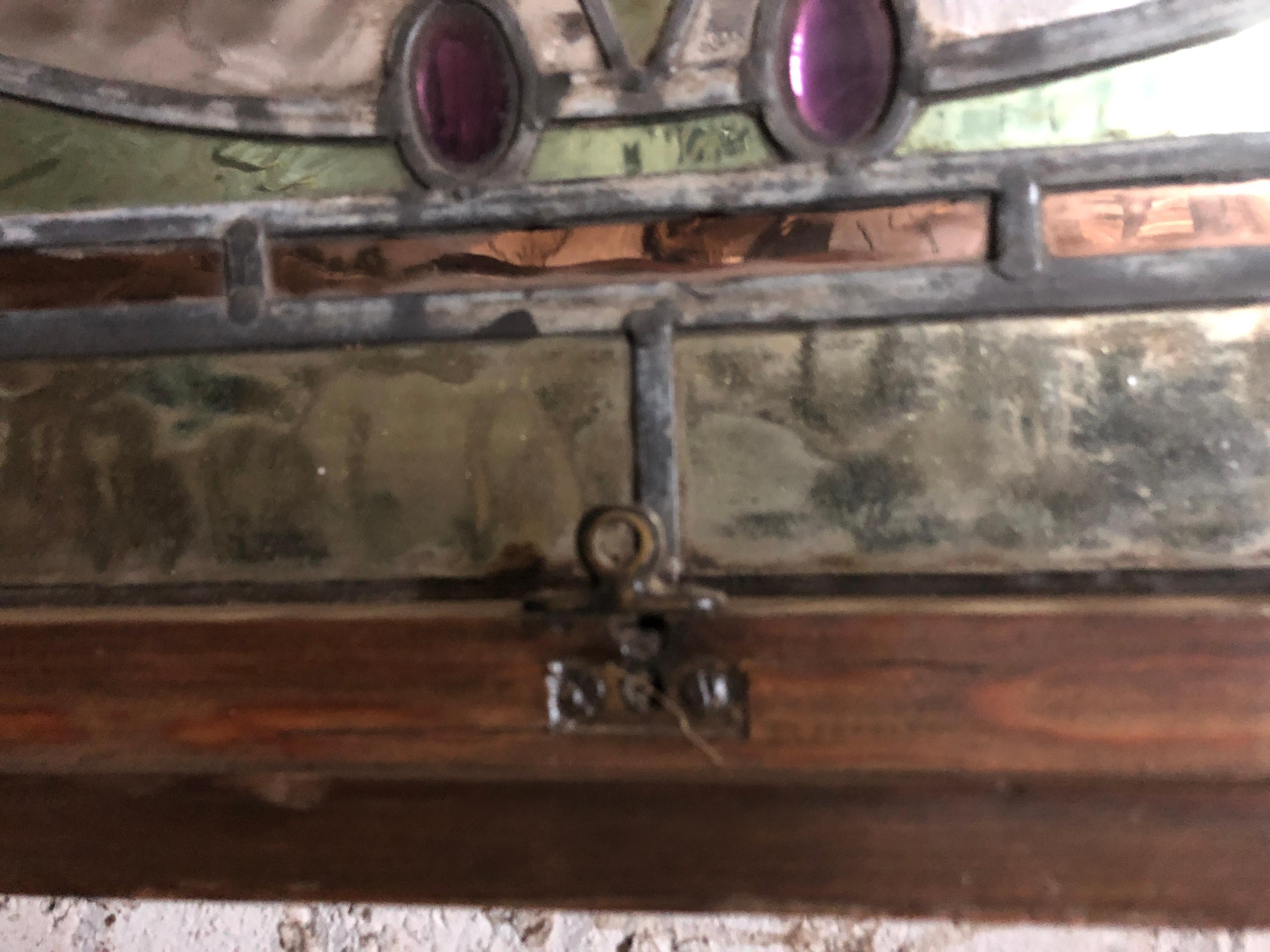 Vitrine arquée d'antiquités avec corne d'abondance 40