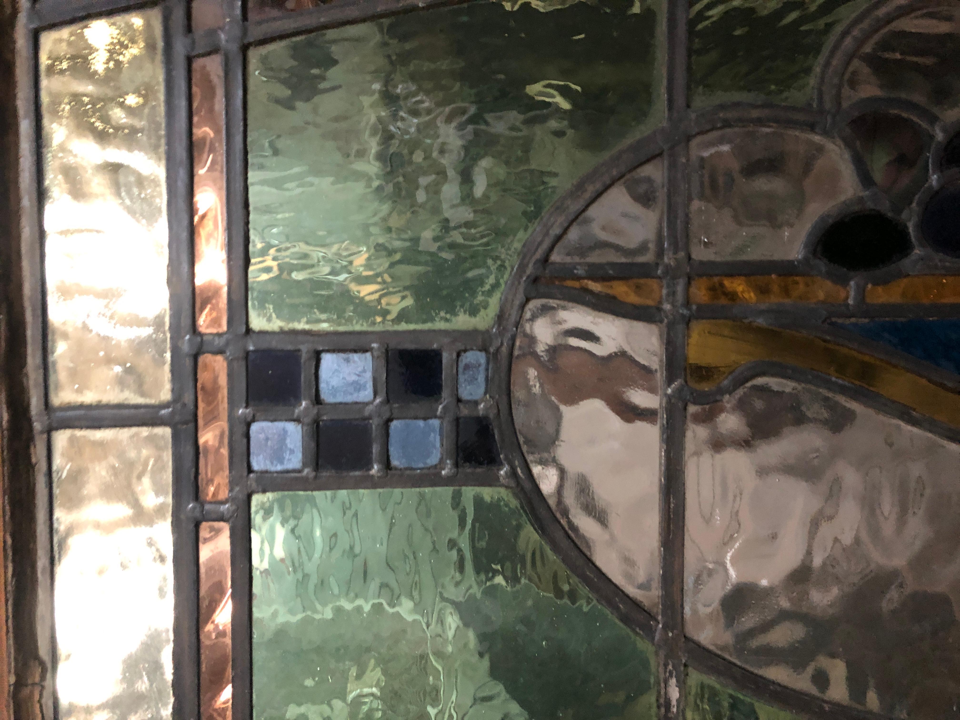 20ième siècle Vitrine arquée d'antiquités avec corne d'abondance 40