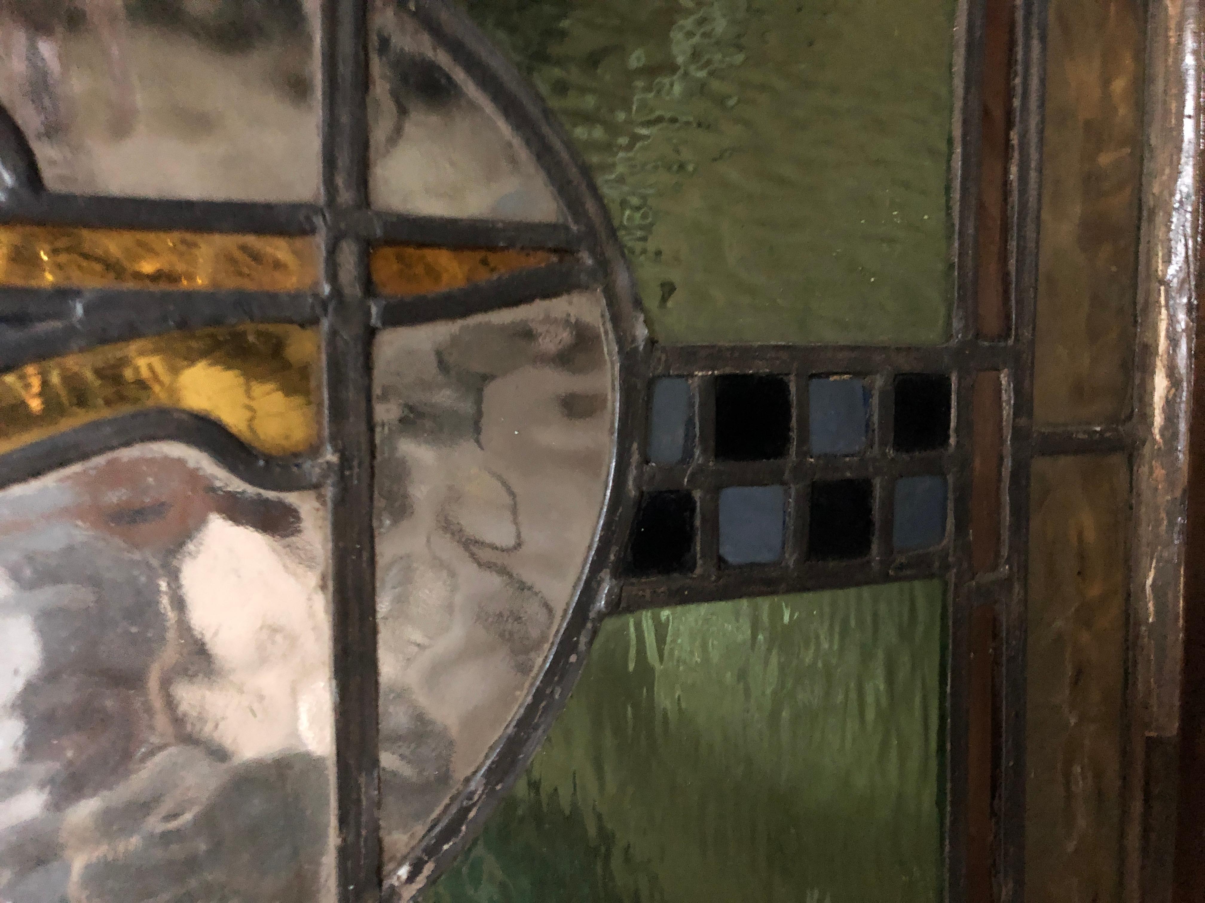 Verre teinté Vitrine arquée d'antiquités avec corne d'abondance 40