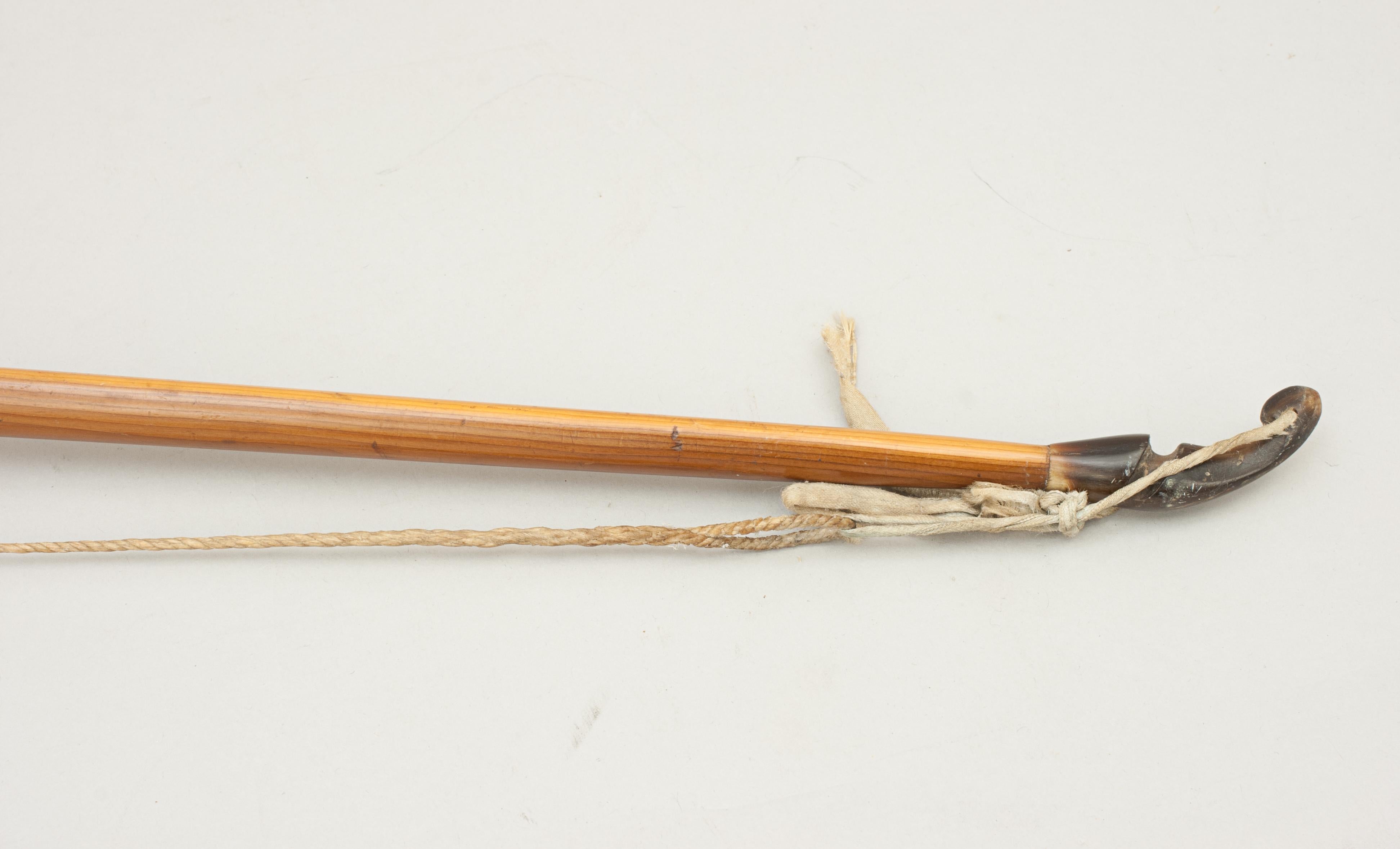 Antique Archery Longbow in Yew Wood by Thomas Aldred In Good Condition In Oxfordshire, GB