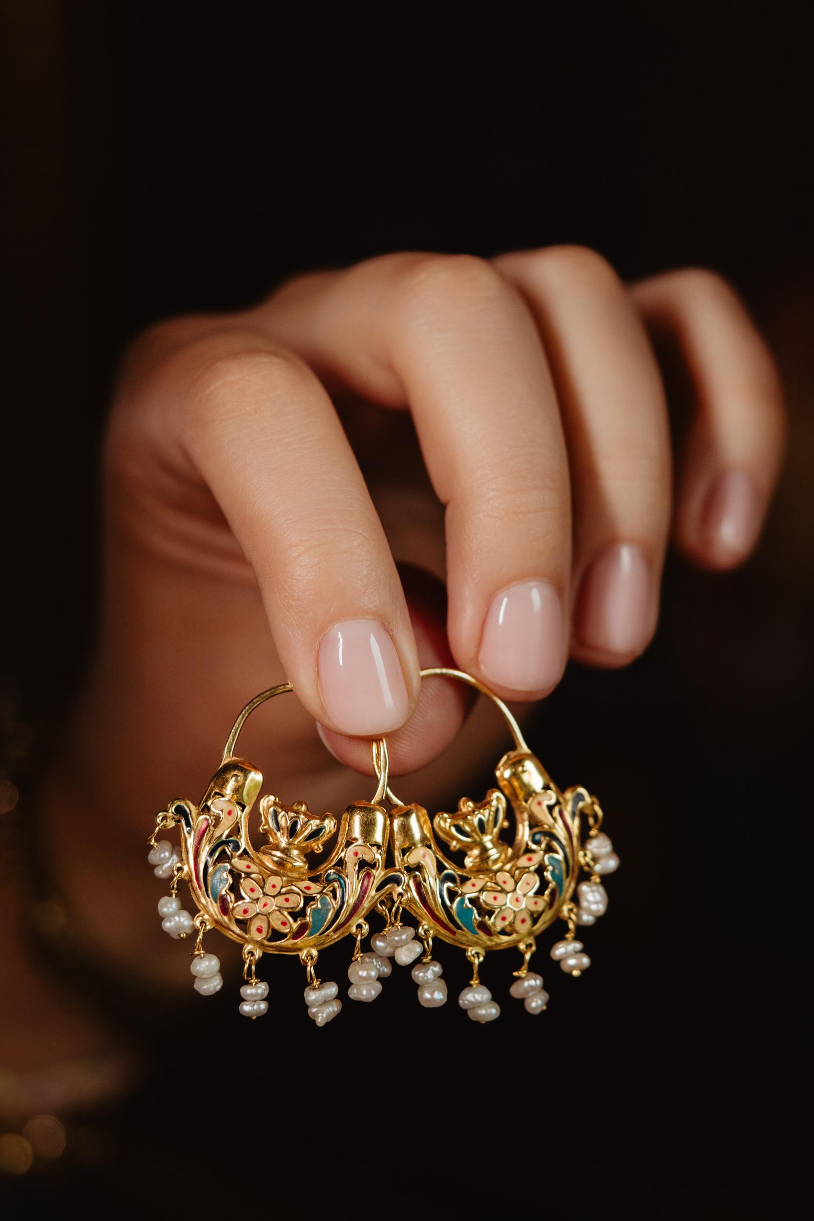 Antique Archiological Revival Enamel Urn Earrings, 19th Century Italian Antiques 1