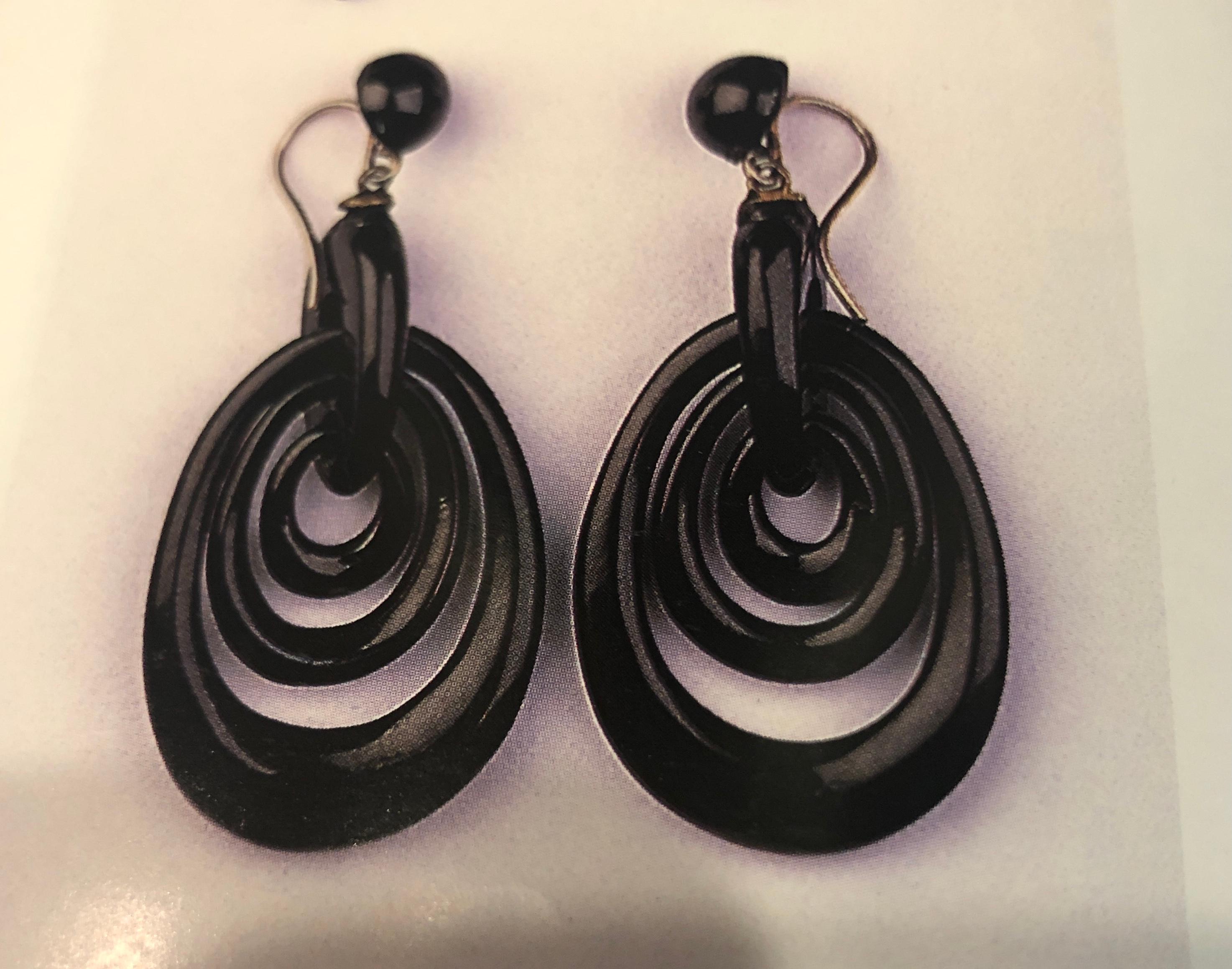 Antique Architectural Concentric Circle Whitby Jet Earrings In Excellent Condition In Baltimore, MD
