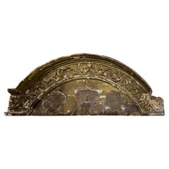 Fragment architectural ancien du 18ème siècle en bois et doré