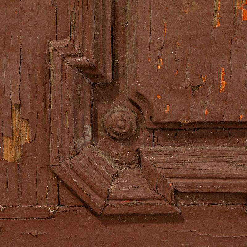 Antike, große, originale, rot bemalte, stark getäfelte architektonische Türen (Ungarisch) im Angebot
