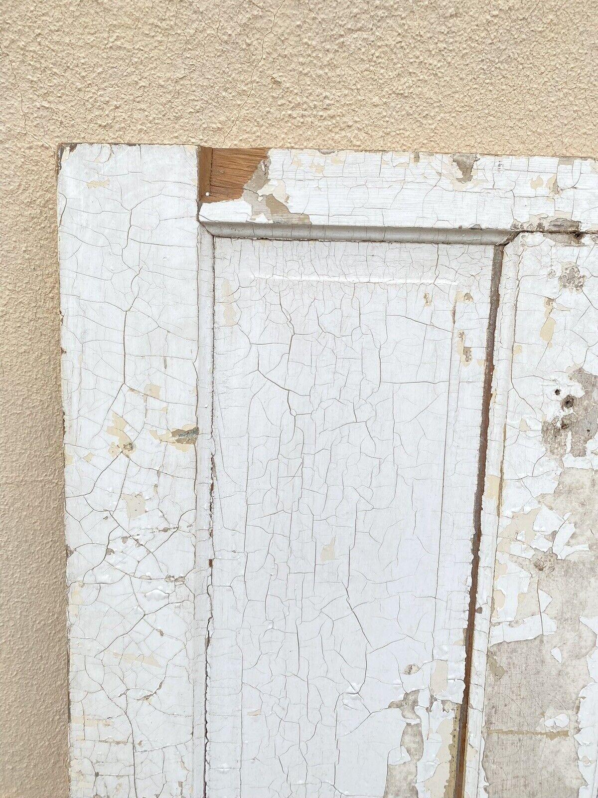 Porte intérieure d'antiquités architecturale de récupération grise et blanche peinte en vieillissement en vente 3