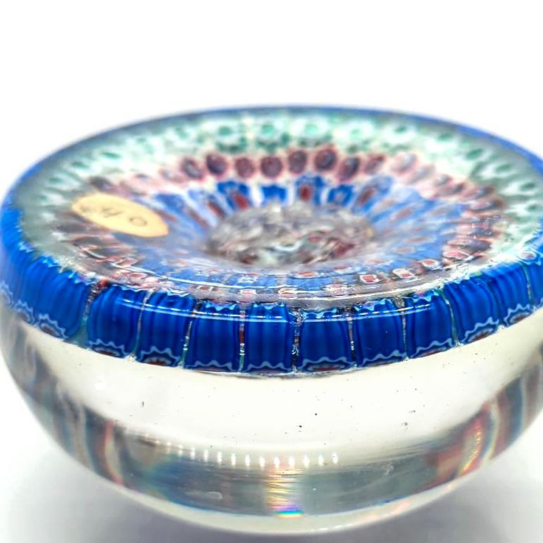 Presse-papiers antique Arculus Close Concentric Millefiori en verre en vente 4