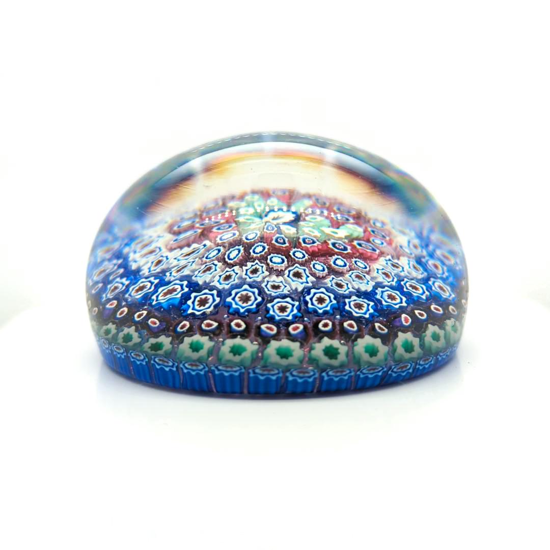 Britannique Presse-papiers antique Arculus Close Concentric Millefiori en verre en vente