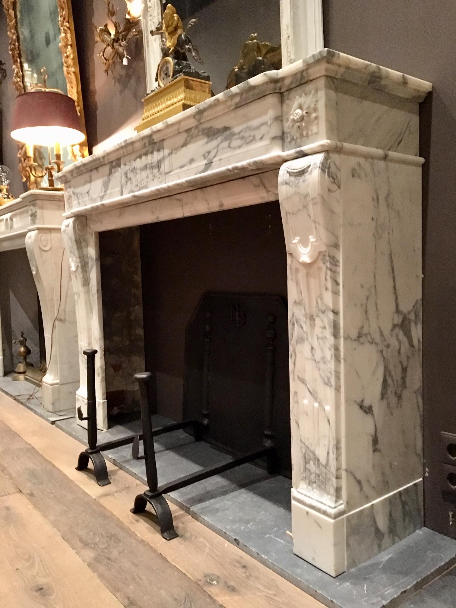 Antique Areabescato white and grey marble mantel (fireplace) piece (fireplace) with fluted jambs. It’s central, fluted front cassette flanked by panels and rosette corner ornaments.
Measures: W 155 cm x H 111 cm x D 39 cm
Opening W 115 cm x H 85