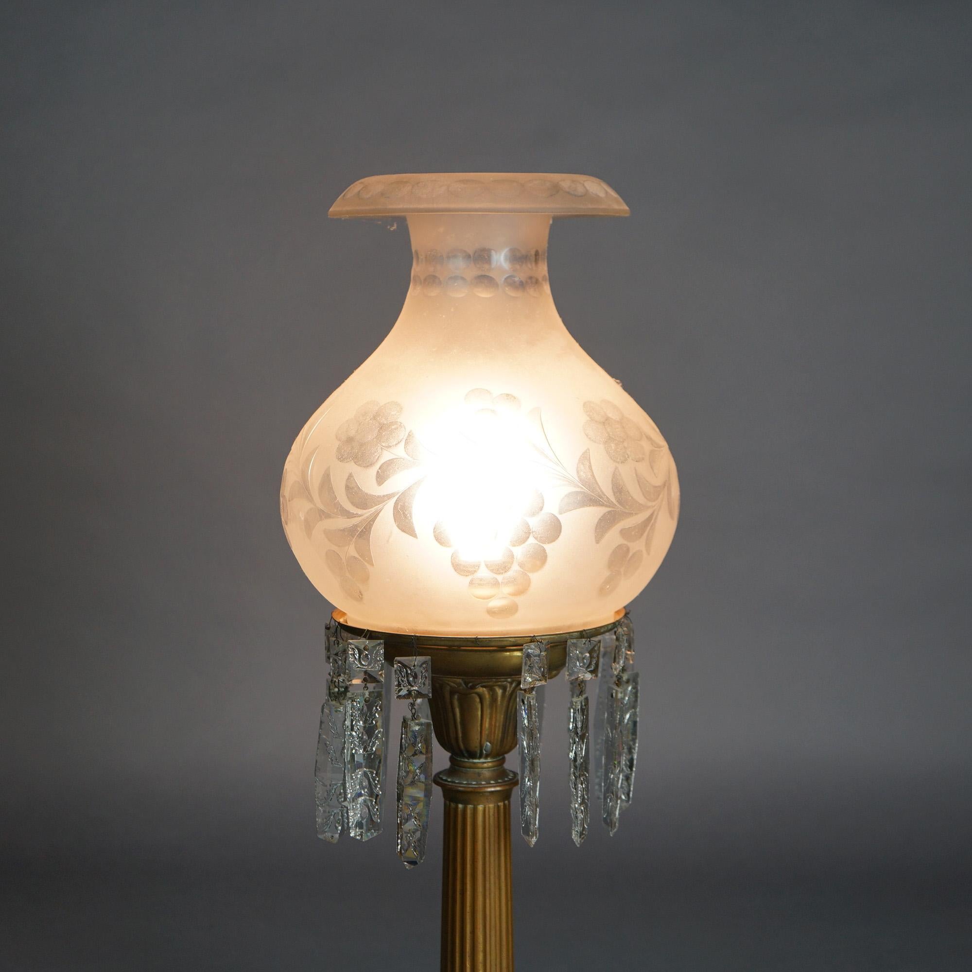 XIXe siècle Lampe solaire Sinumbra ancienne en bronze et laiton avec abat-jour en verre opalescent en vente
