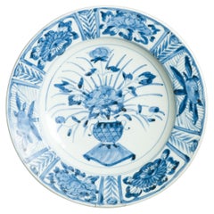 Antique plat en porcelaine japonaise de la période Arita Edo 17C Paysage de style Ming Kraak