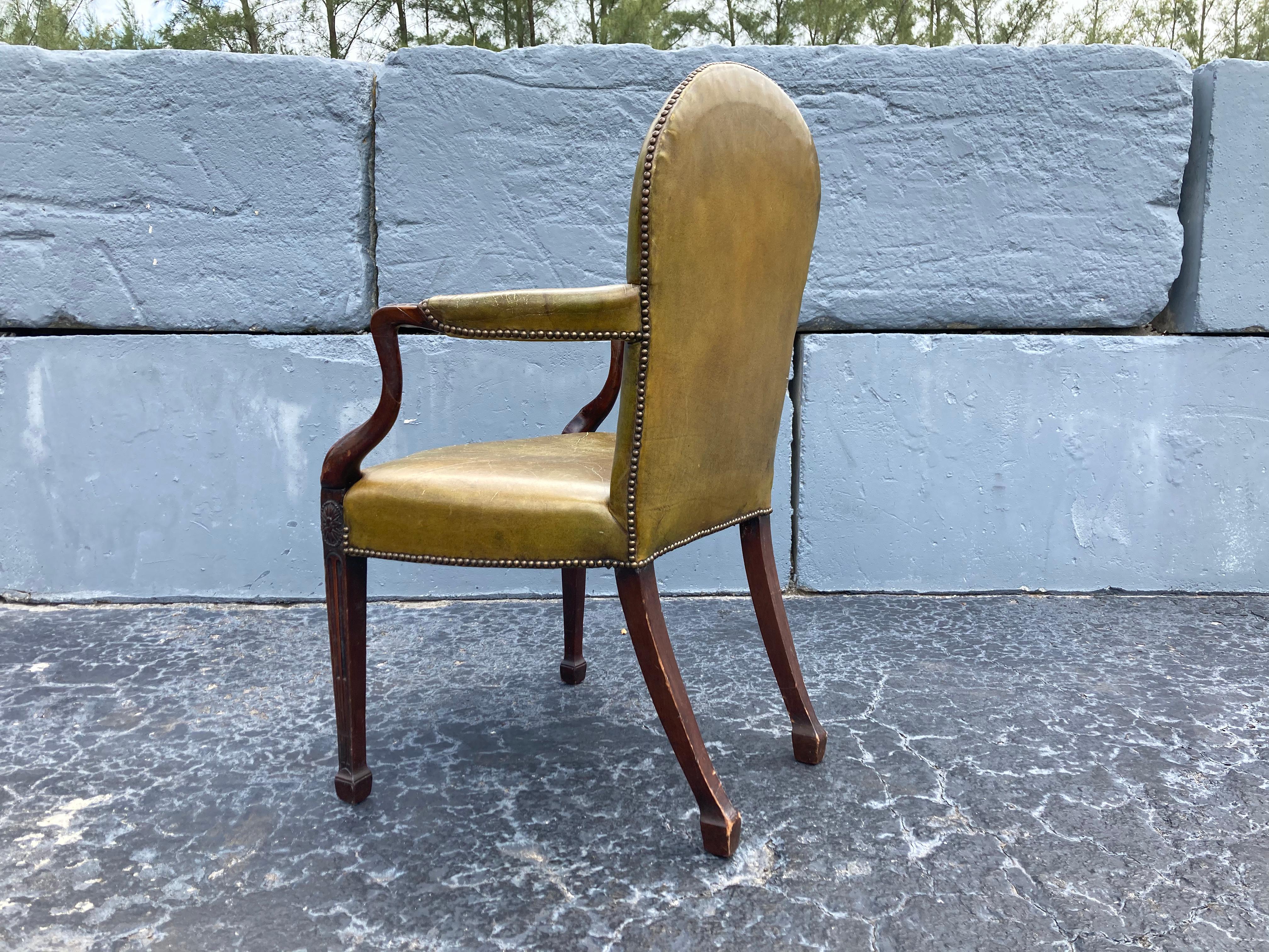 Fin du XIXe siècle Fauteuil ancien, fauteuil de bureau en cuir vert en vente