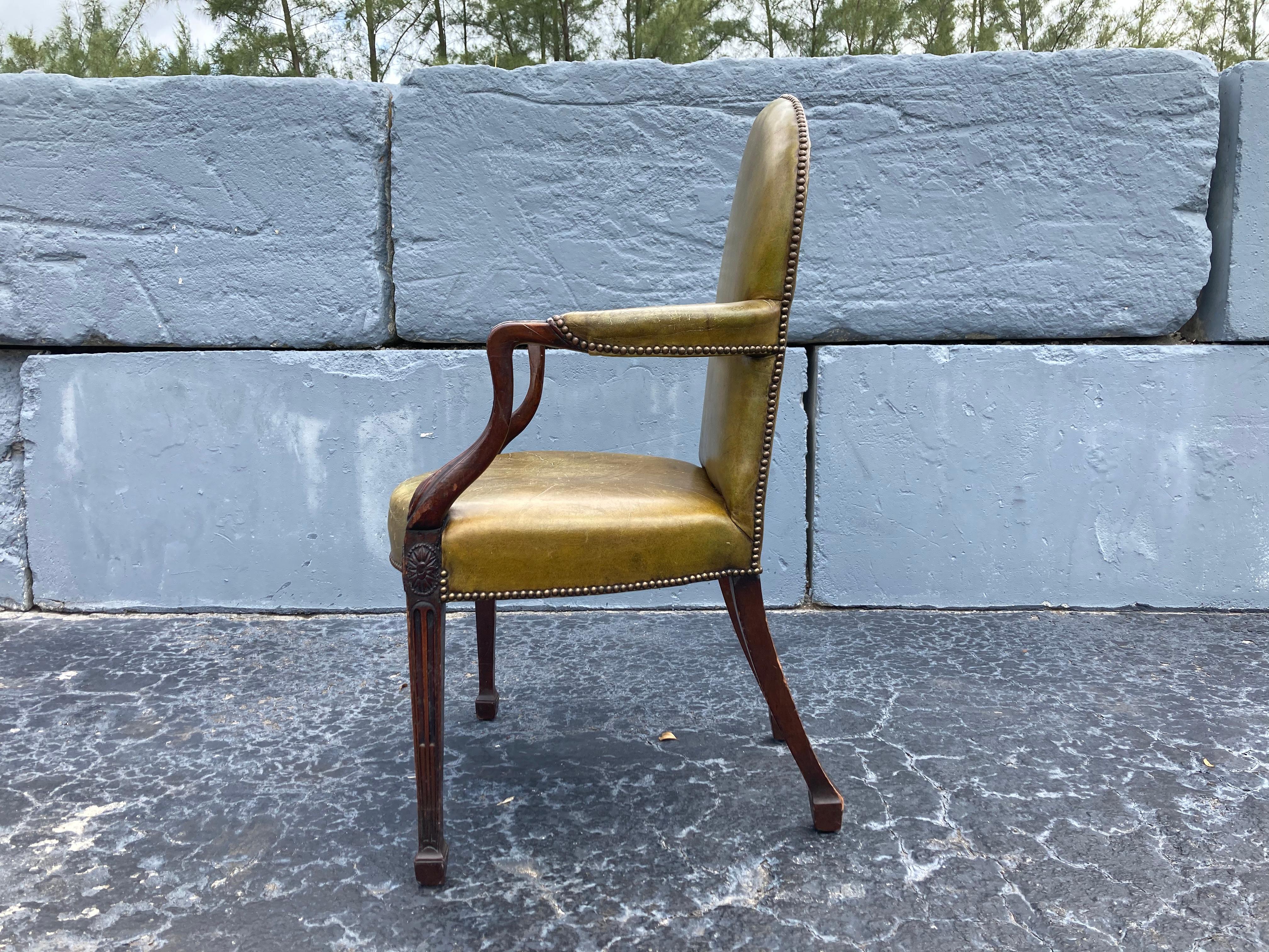 Fauteuil ancien, fauteuil de bureau en cuir vert en vente 4