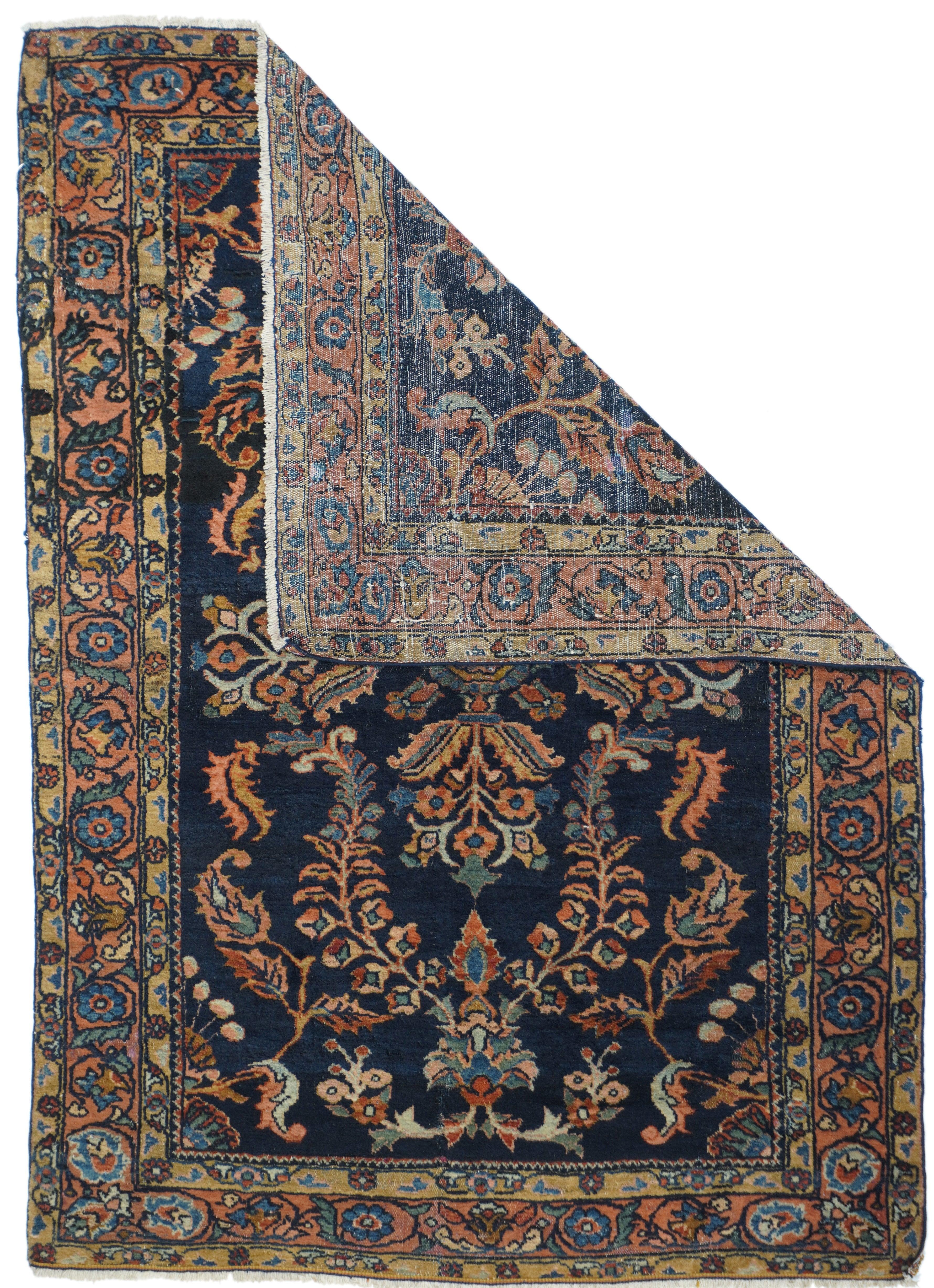Alfombra antigua Armani Baft Lilihan, medidas : 3'4'' x 4'8''. Los mejores sarouks proceden del pueblo persa occidental de Mohajeran, y casi todos son de color azul marino. El motivo 