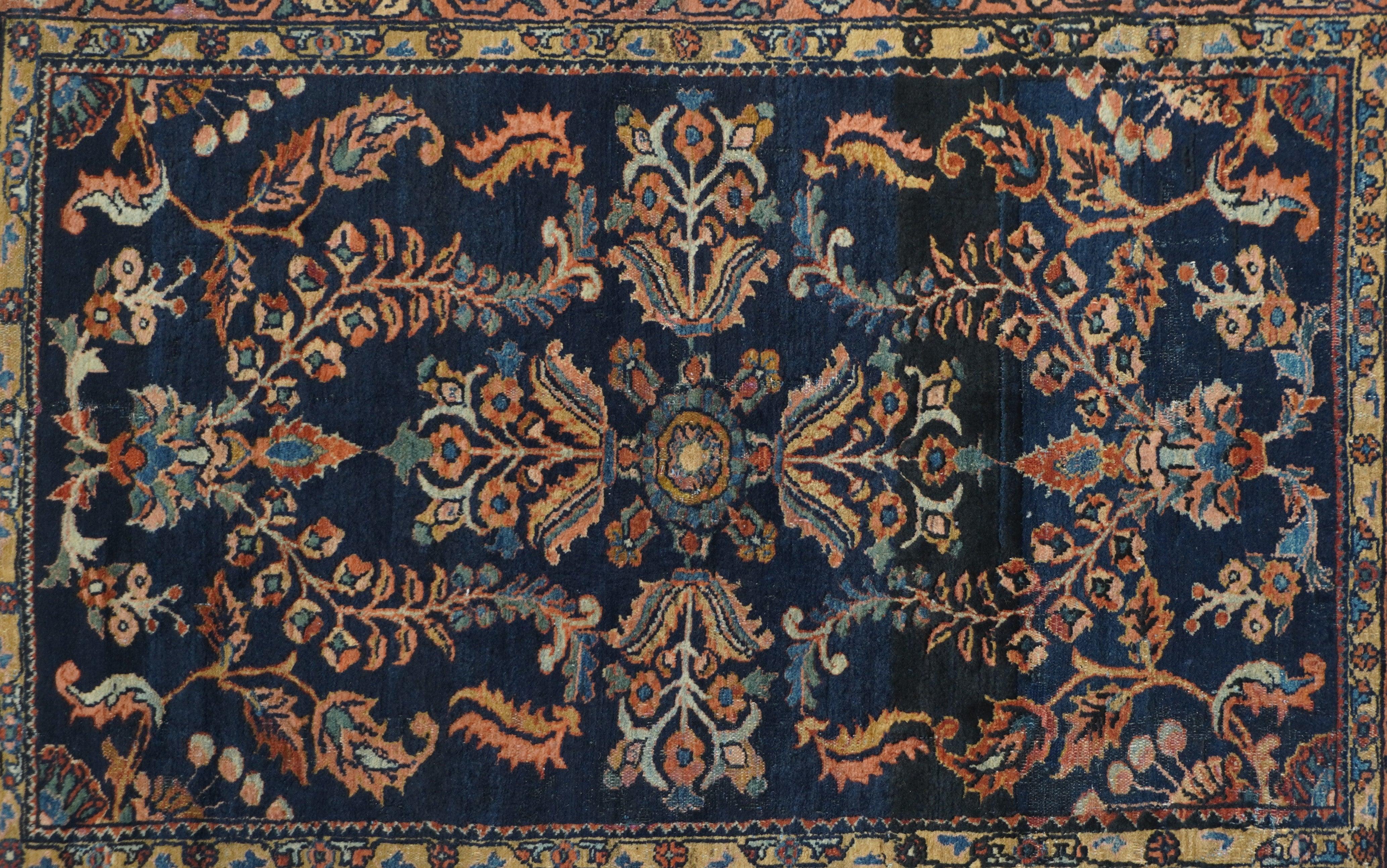 Antique Armani Baft Lilihan Rug  In Good Condition For Sale In New York, NY