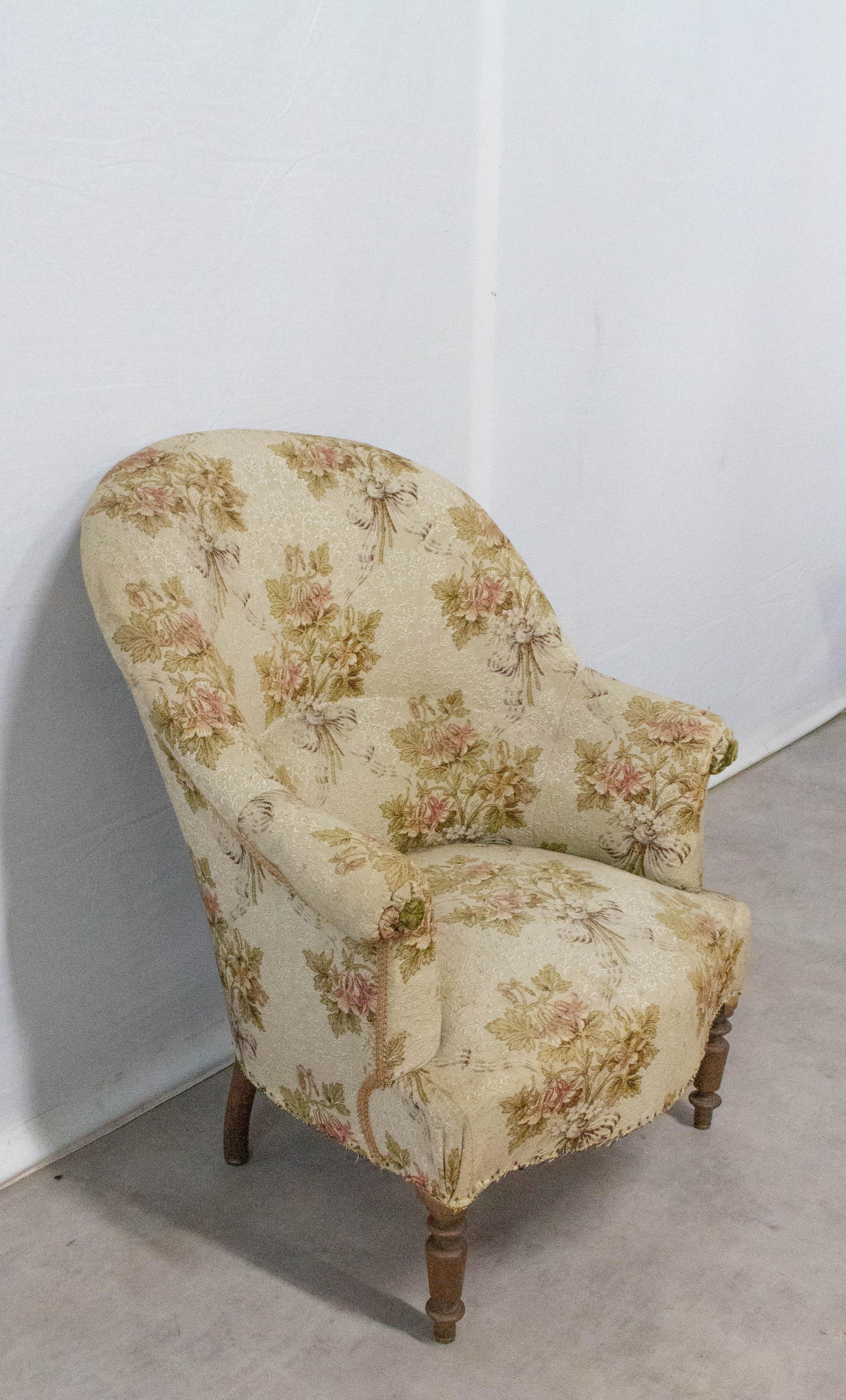 Fauteuil Crapaud French Napoleon III, circa 1890
Antique, 19th century
To recover in fabric of your choice to suit your interior
Sound and solid, the upholstery is good.
Very comfortable.

For shipping:
91/ 77 /70 cm 16 kg.
   