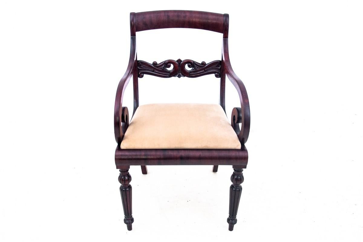 A historic armchair from the beginning of the 20th century XX century.

Very good condition, after professional renovation and replacement of upholstery.

Wood: Mahogany

Dimensions: height 86 cm / height of the seat. 43 cm / width 55 cm / dep. 62 cm