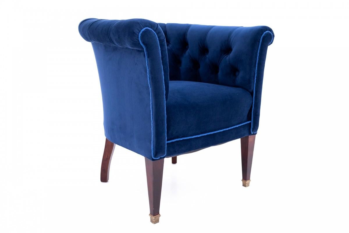 Antique quilted armchair from around 1910, Northern Europe.

The furniture is in very good condition, after professional renovation. The armchair has been covered with new fabric.

Dimensions: height 73 cm / seat height. 44 cm / width 76 cm / depth