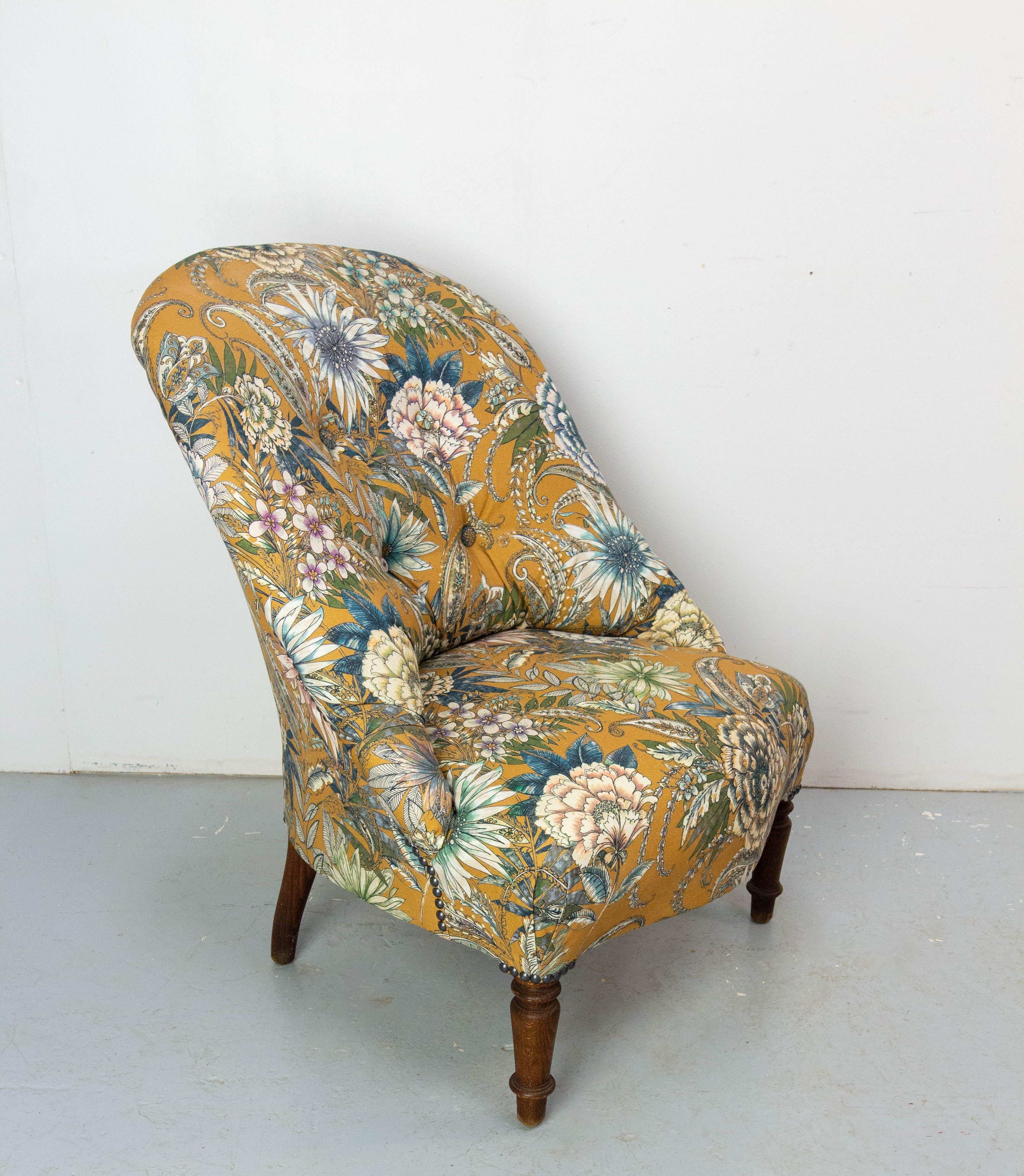 Poltroncina Chauffeuse francese del periodo di Napoleone III, circa 1880.
I piedini sono in legno, il fauteuil è stato recentemente tappezzato e recuperato.
Antico, XIX secolo.
Solido e confortevole.

Spedizione:
69 / 61 / 79 cm 13 kg.
 