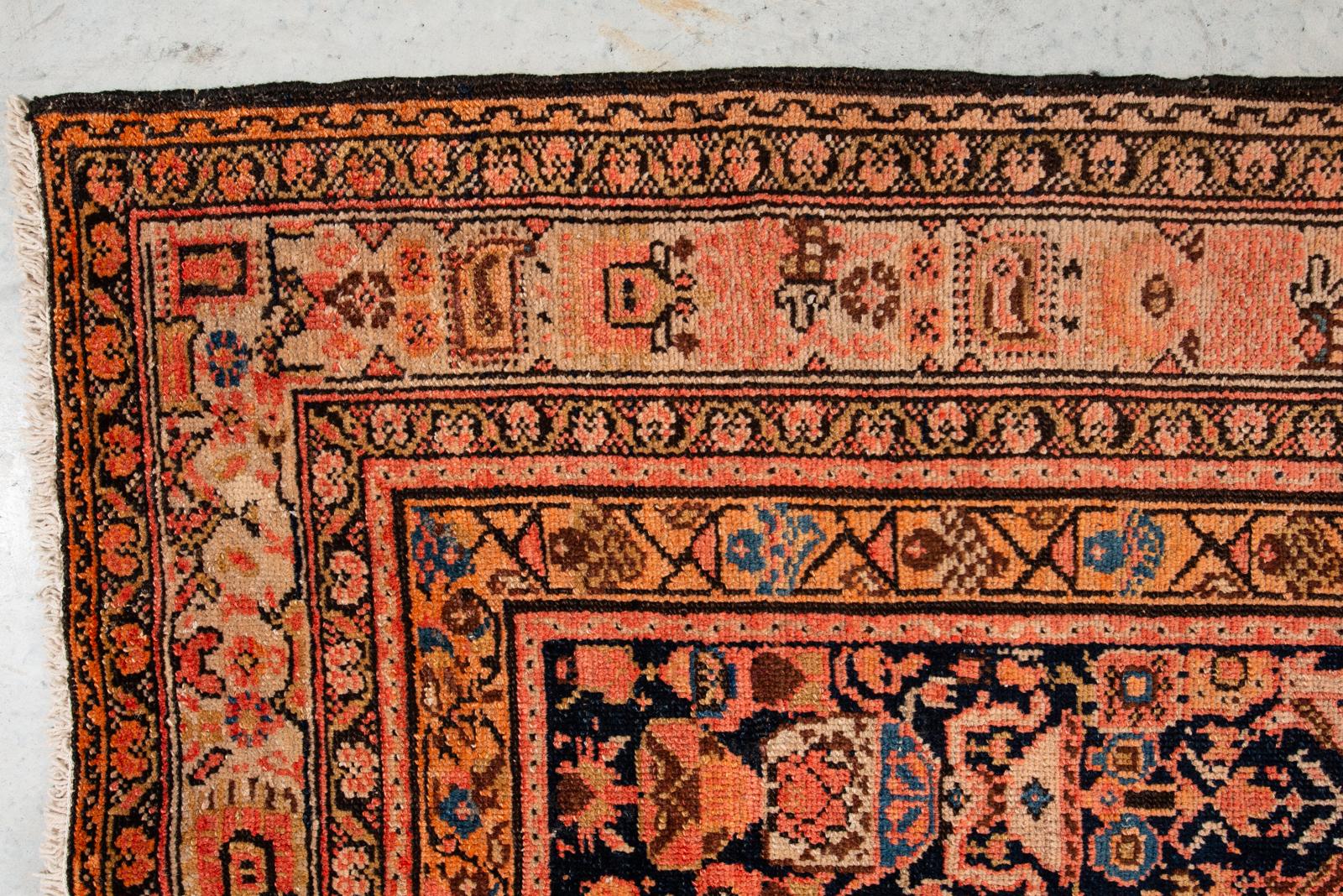 Antique Armenian Carpet In Excellent Condition For Sale In Alessandria, Piemonte