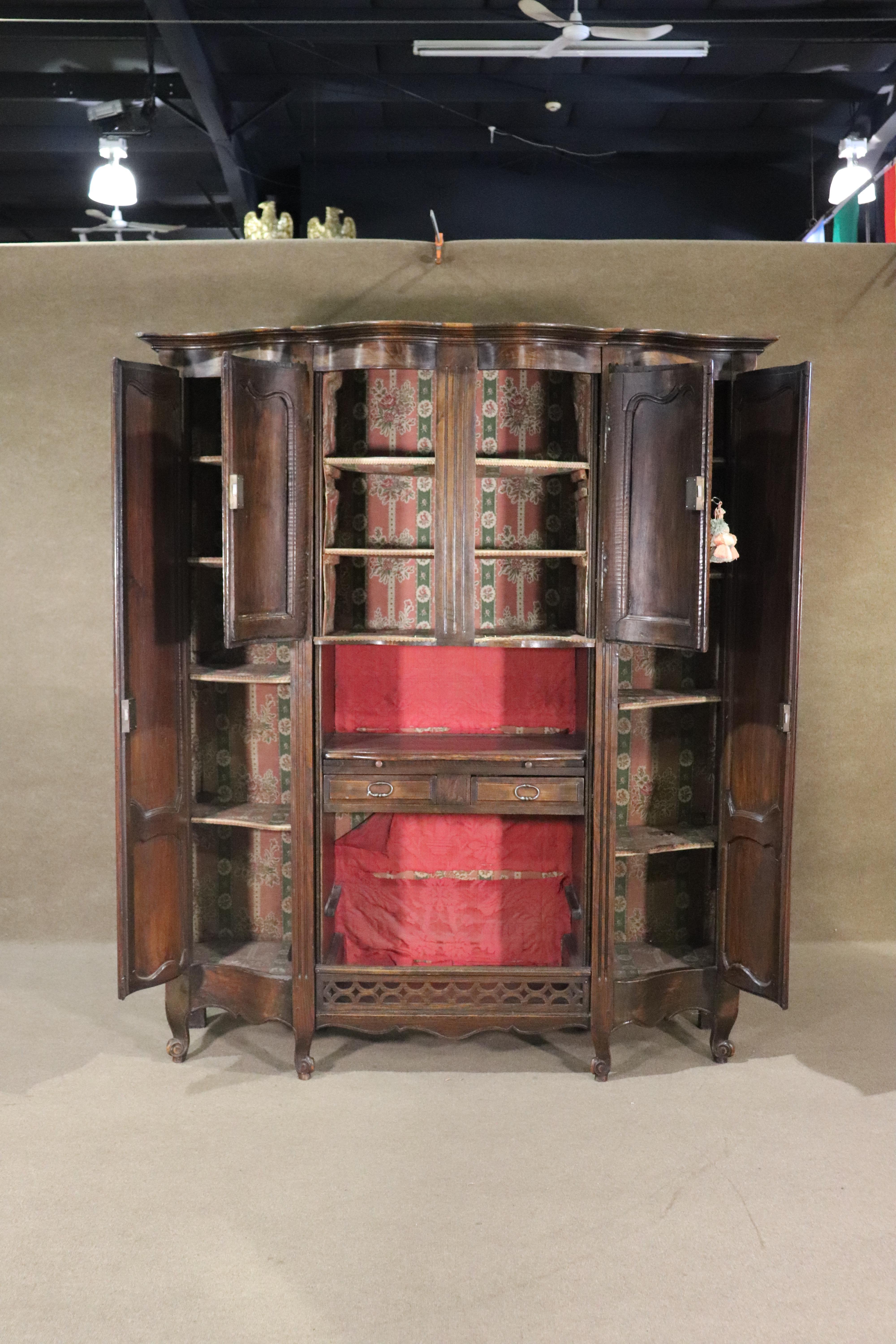 Large antique French armoire with storage. This relic works for living room, kitchen or bedroom storage needs.
Please confirm location NY or NJ