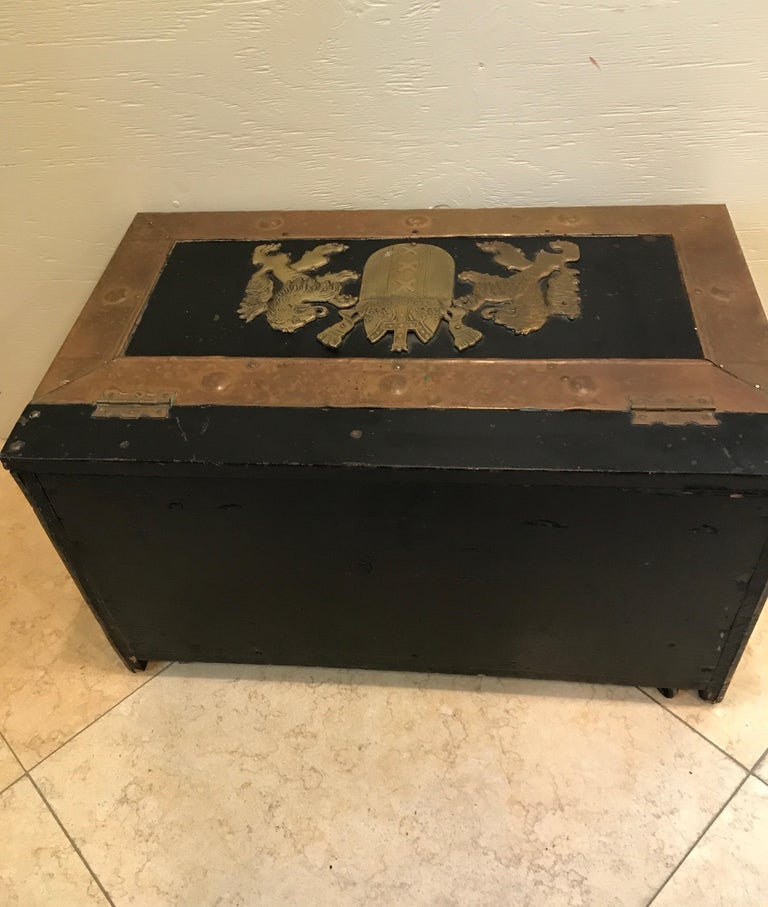 Antique English  Armorial Trunk For Sale 2