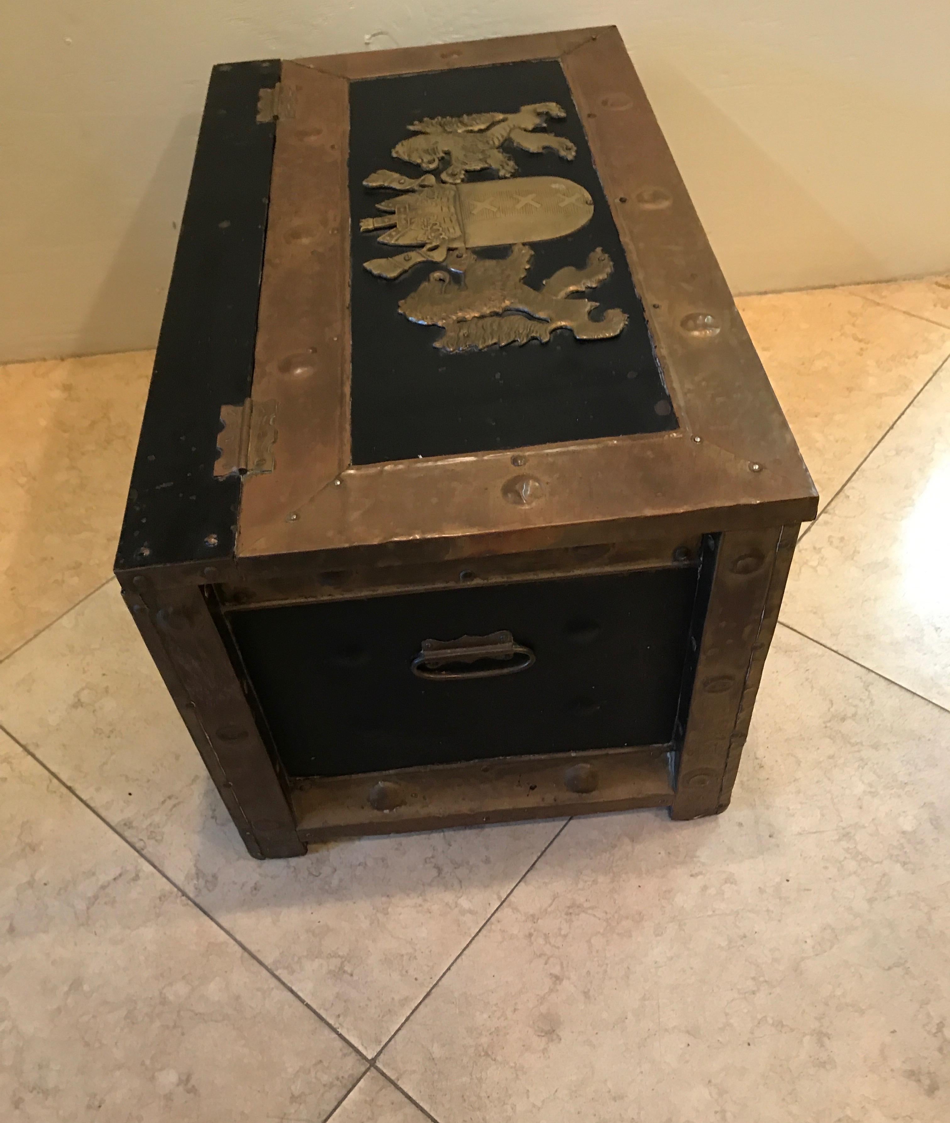 Antique English  Armorial Trunk For Sale 3