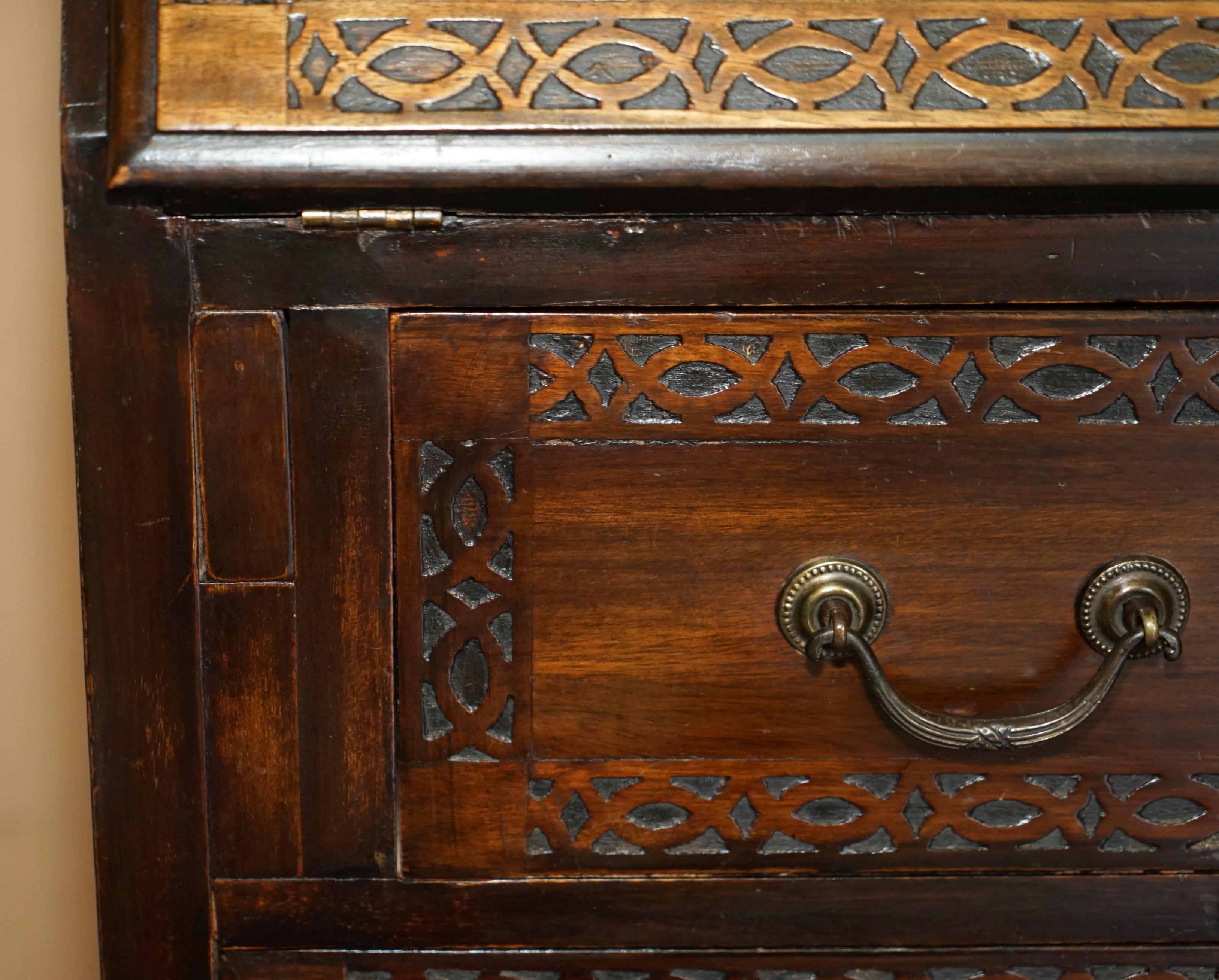 Antiker antiker Arnold Bros Hartholz Chippendale-Schreibtisch aus schönem Holz im Angebot 4