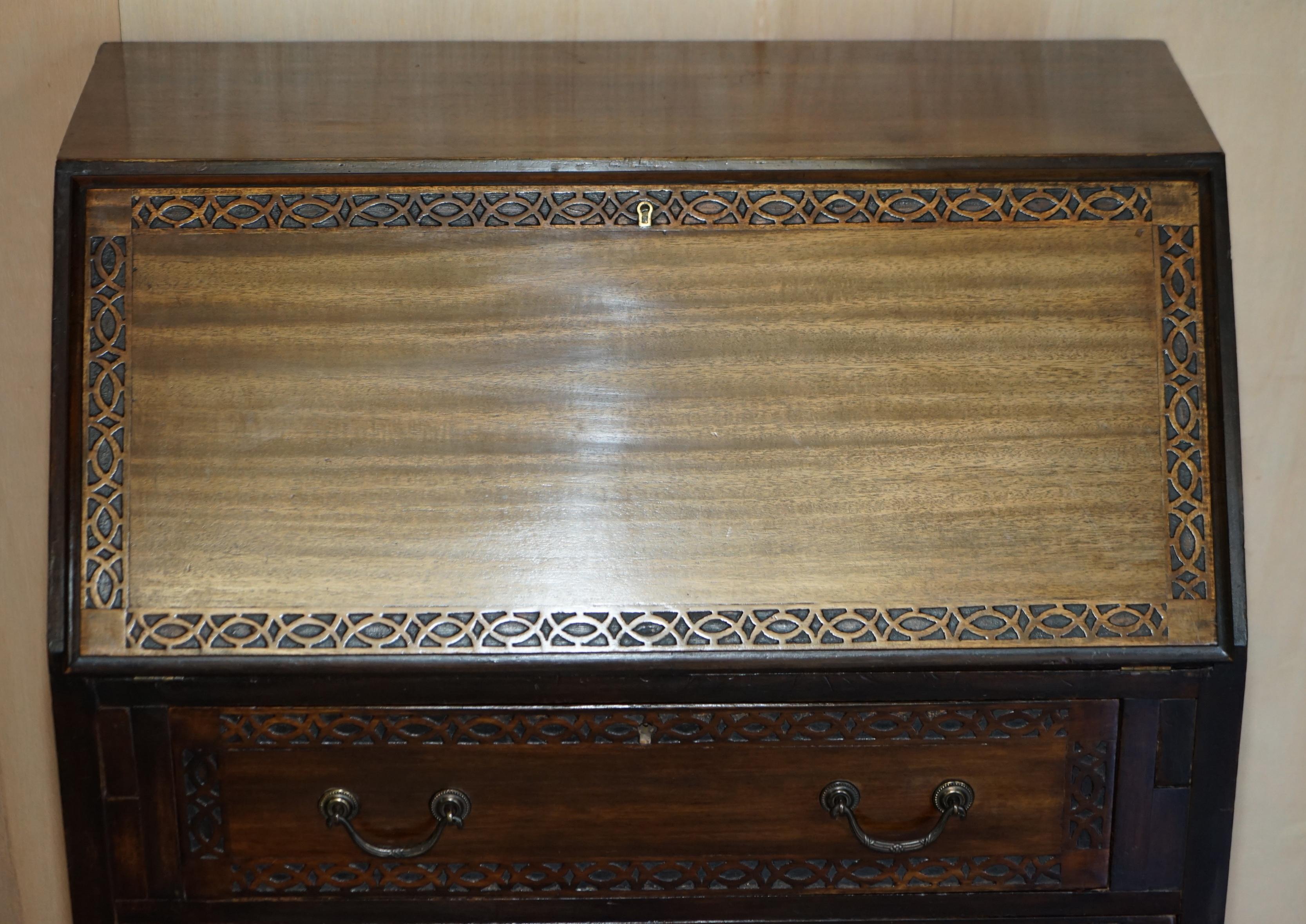 Antiker antiker Arnold Bros Hartholz Chippendale-Schreibtisch aus schönem Holz (Spätviktorianisch) im Angebot