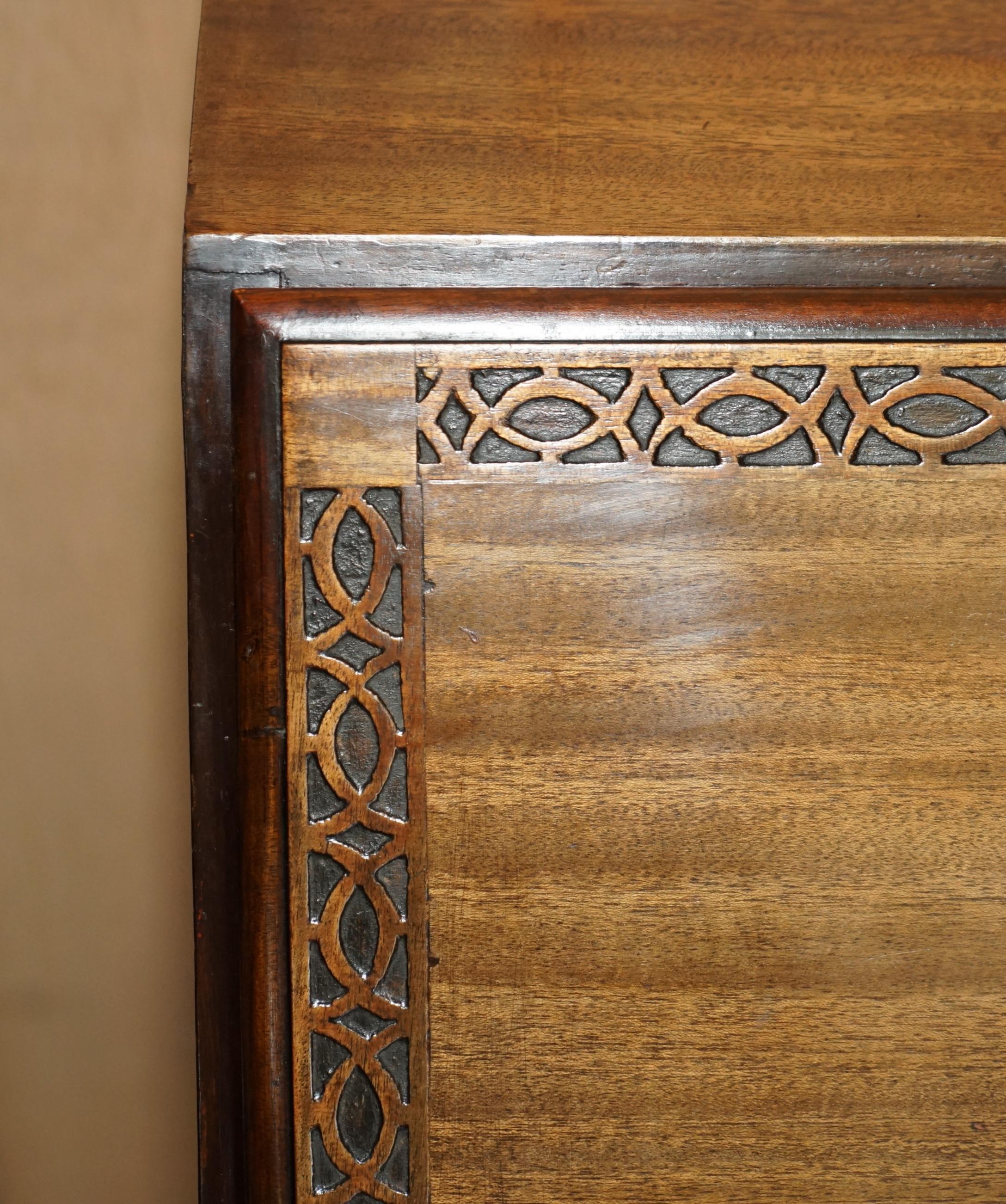Antiker antiker Arnold Bros Hartholz Chippendale-Schreibtisch aus schönem Holz (Frühes 20. Jahrhundert) im Angebot