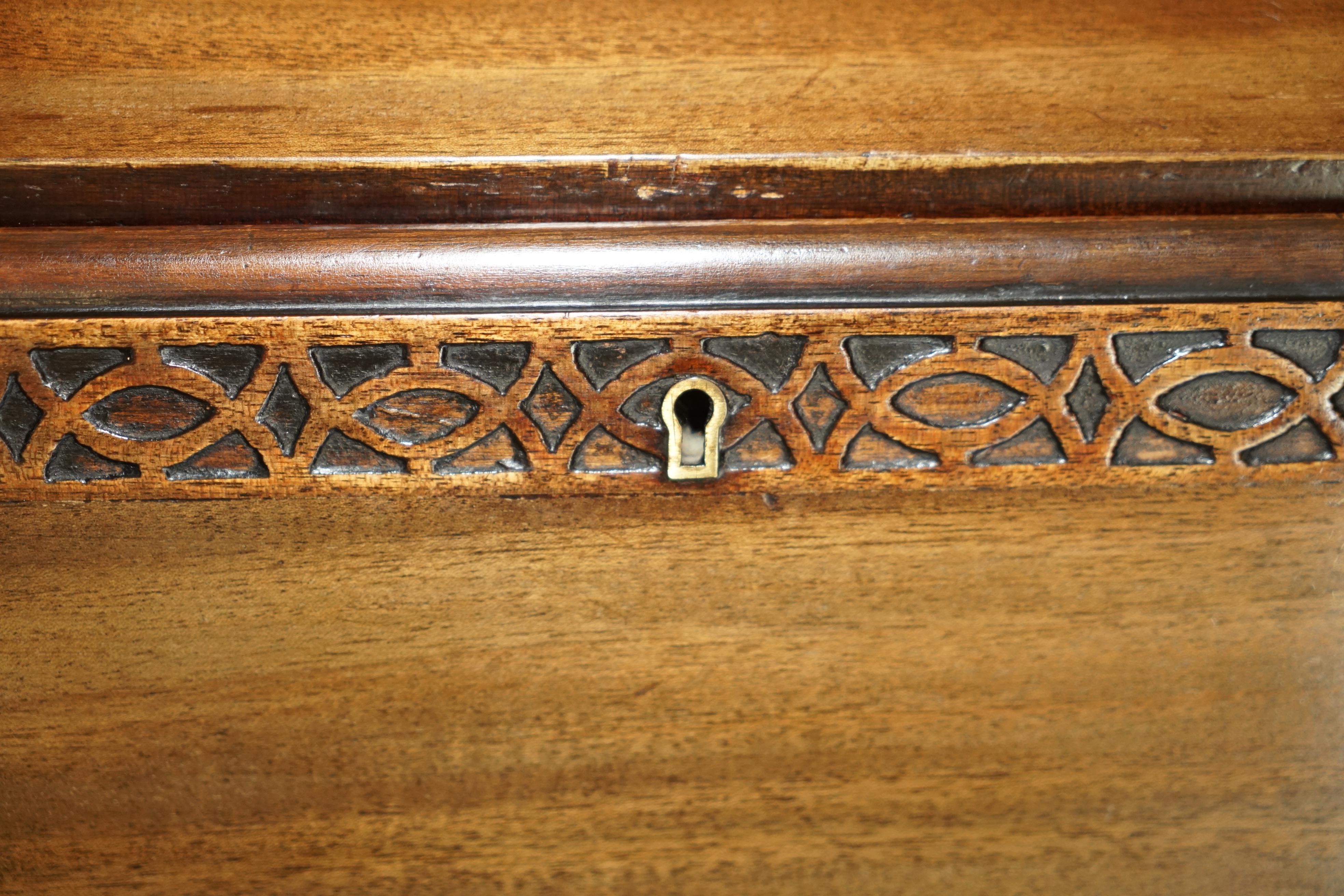 Antiker antiker Arnold Bros Hartholz Chippendale-Schreibtisch aus schönem Holz im Angebot 1