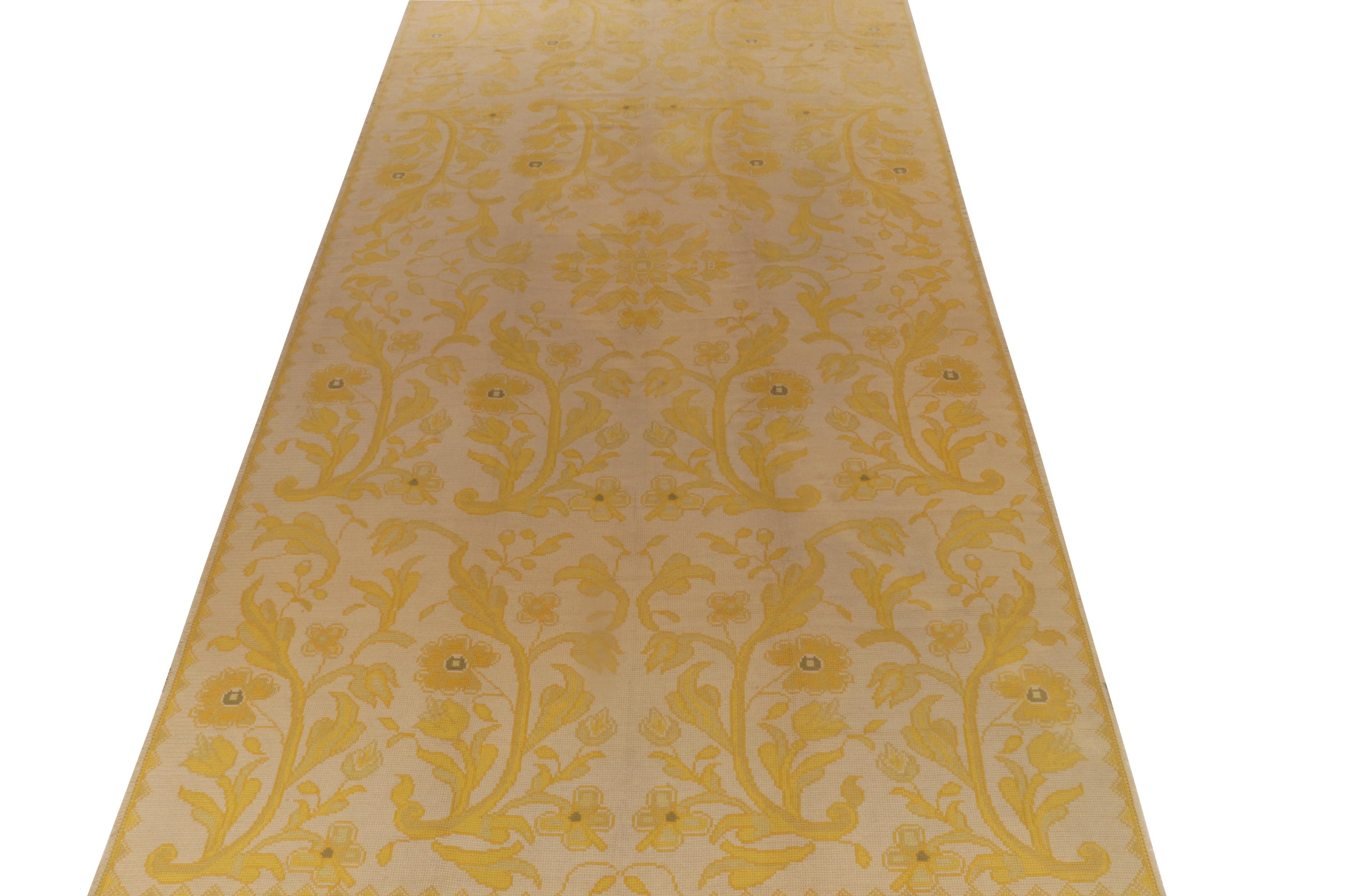 Antiker Arraiolos Nadelspitze-Teppich in Beige & Gold mit Blumenmuster - Paar (Arts and Crafts) im Angebot