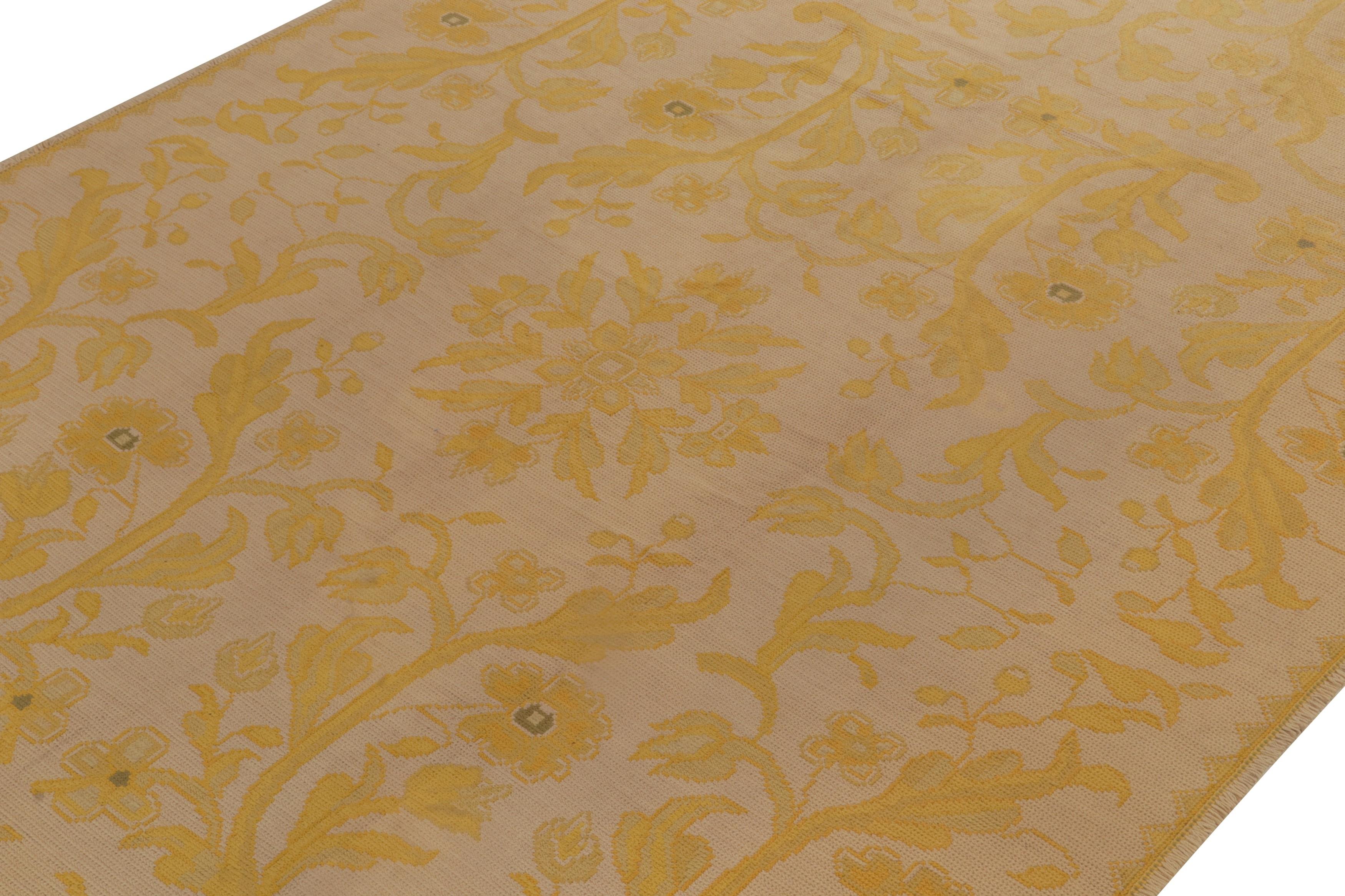 Antiker Arraiolos Nadelspitze-Teppich in Beige & Gold mit Blumenmuster - Paar (Portugiesisch) im Angebot
