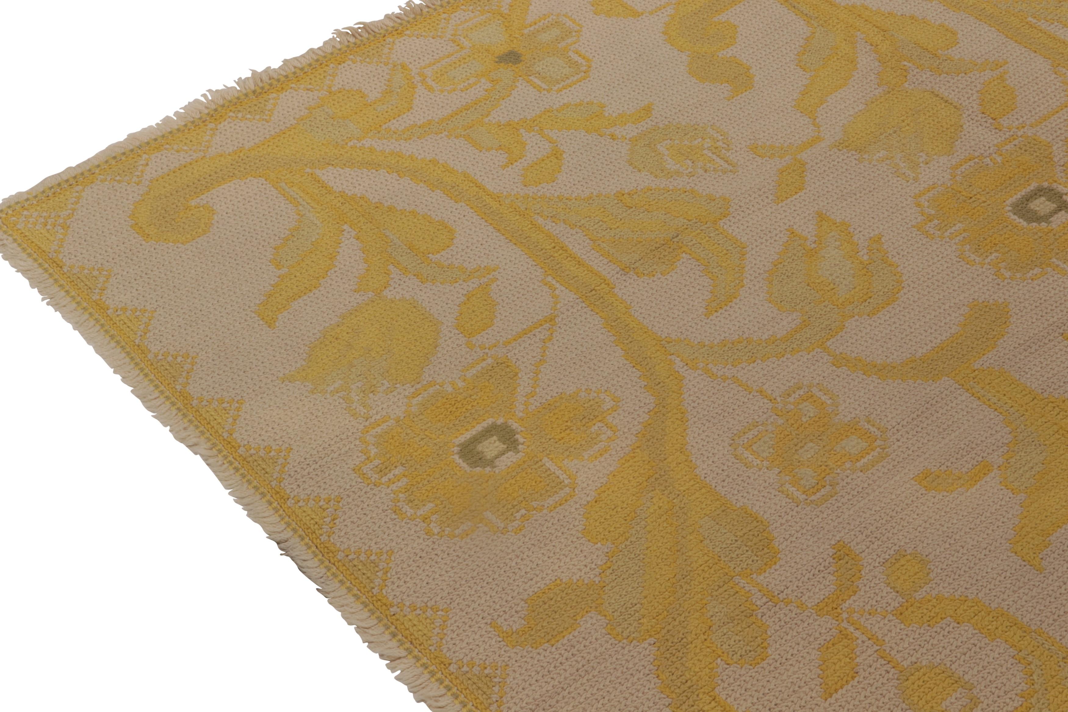 Antiker Arraiolos Nadelspitze-Teppich in Beige & Gold mit Blumenmuster - Paar (Handgeknüpft) im Angebot