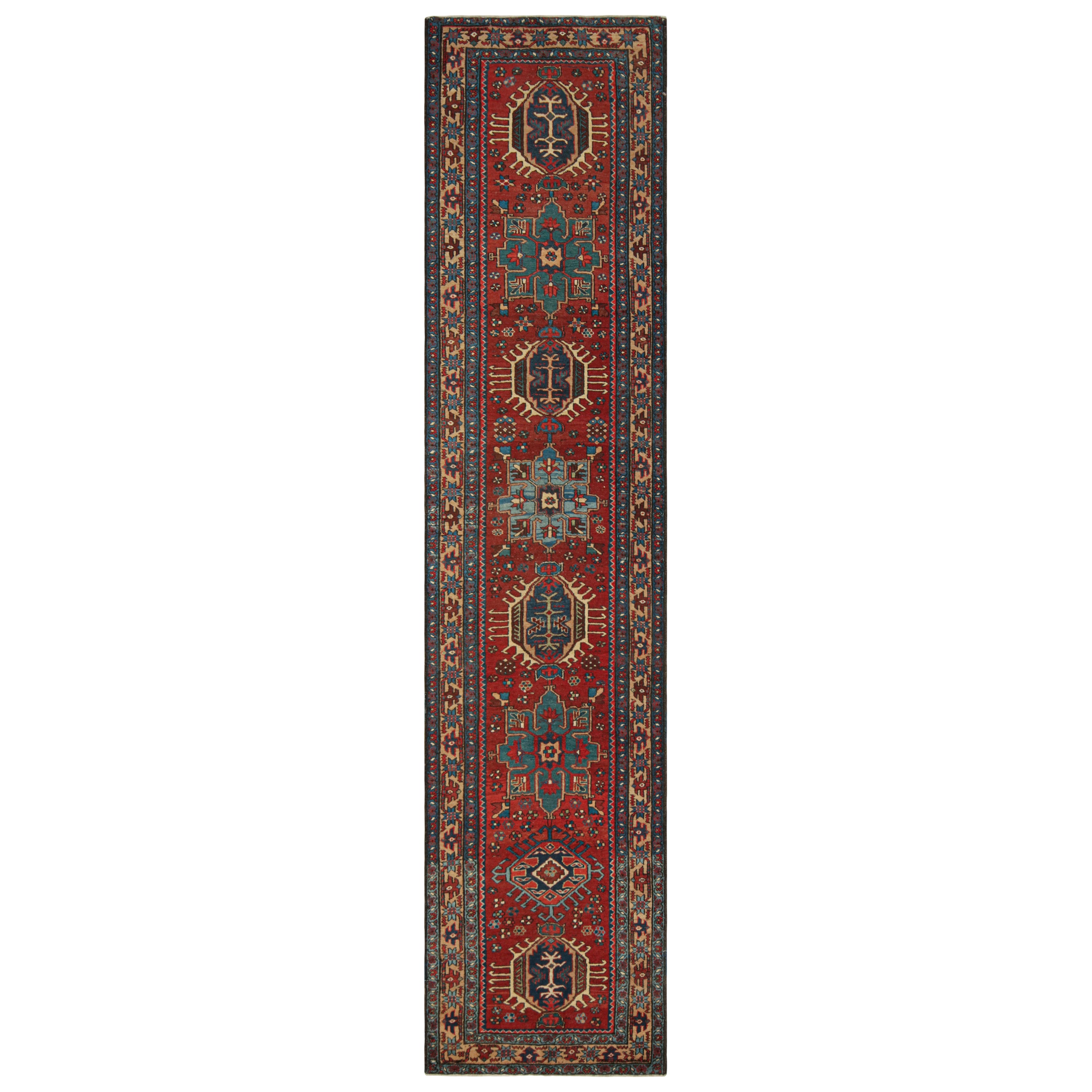 Antico runner a punta d'ago Arraiolos con medaglioni floreali, da Rug & Kilim in vendita