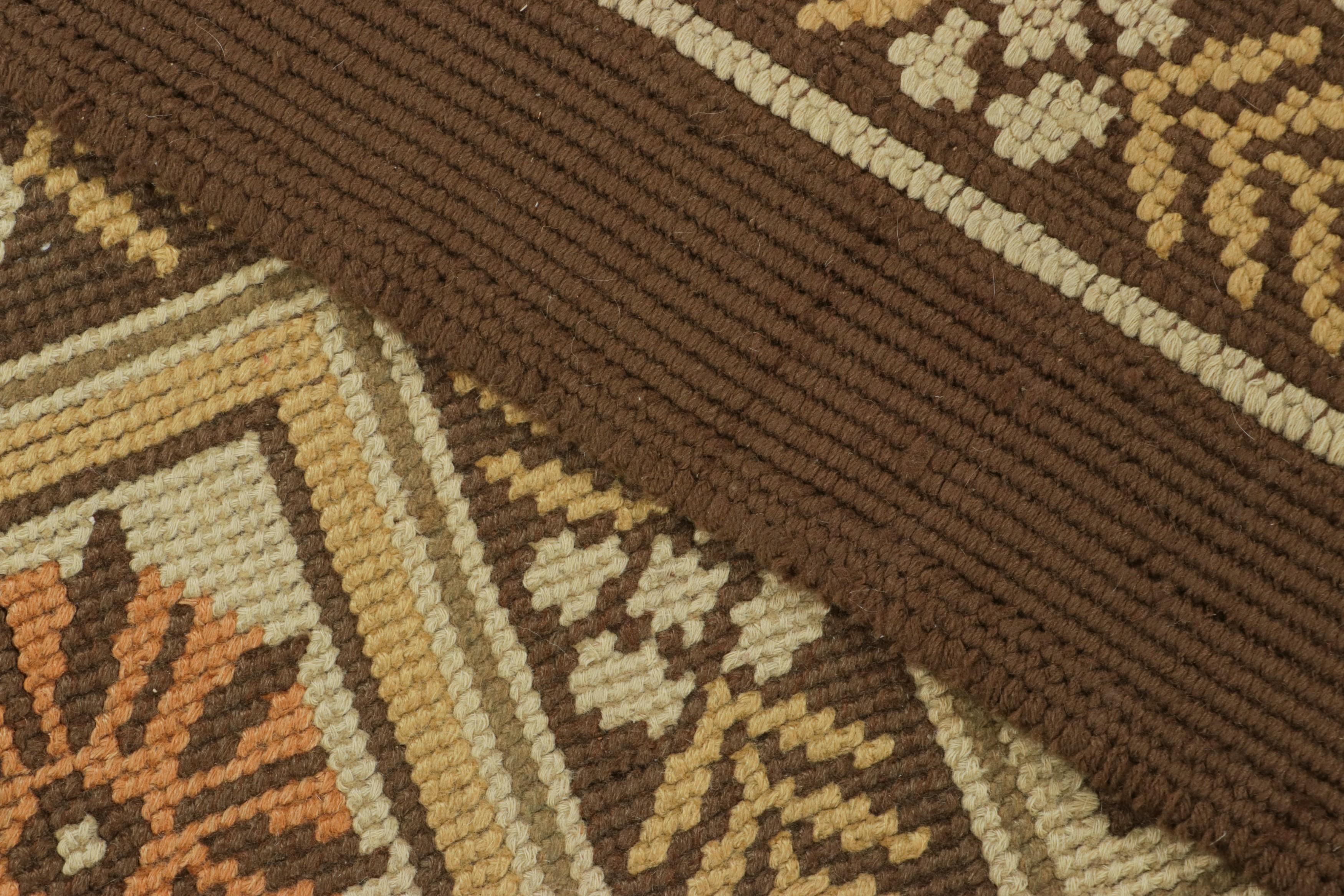 Début du 20ème siècle Tapis carré ancien à points d'aiguille Arraiolos en beige avec fleurs - Rug & Kilim en vente