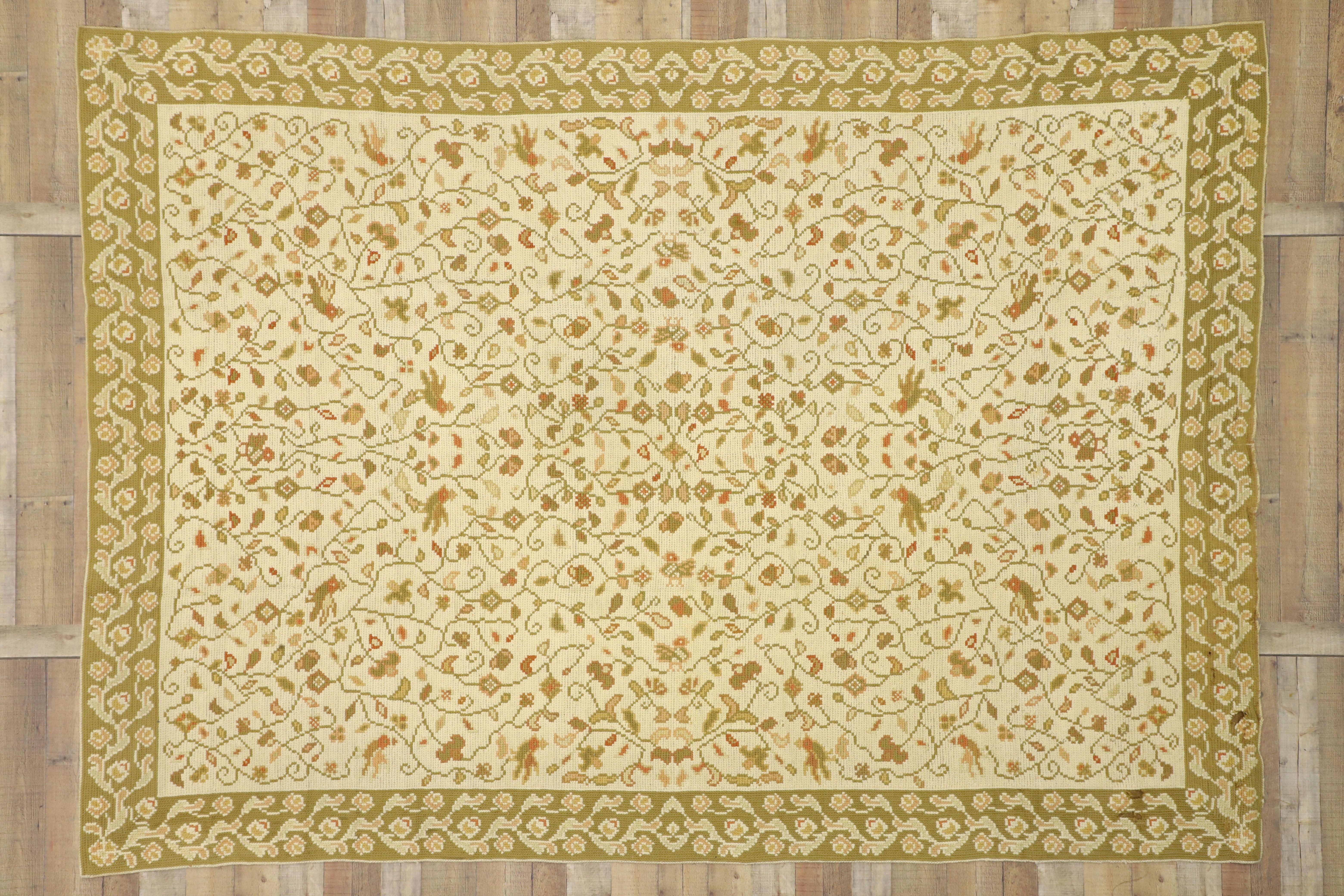 Antiker Arraiolos-Teppich mit europäischem Land Charme, portugiesischer Gobelinstickerei-Teppich (20. Jahrhundert) im Angebot