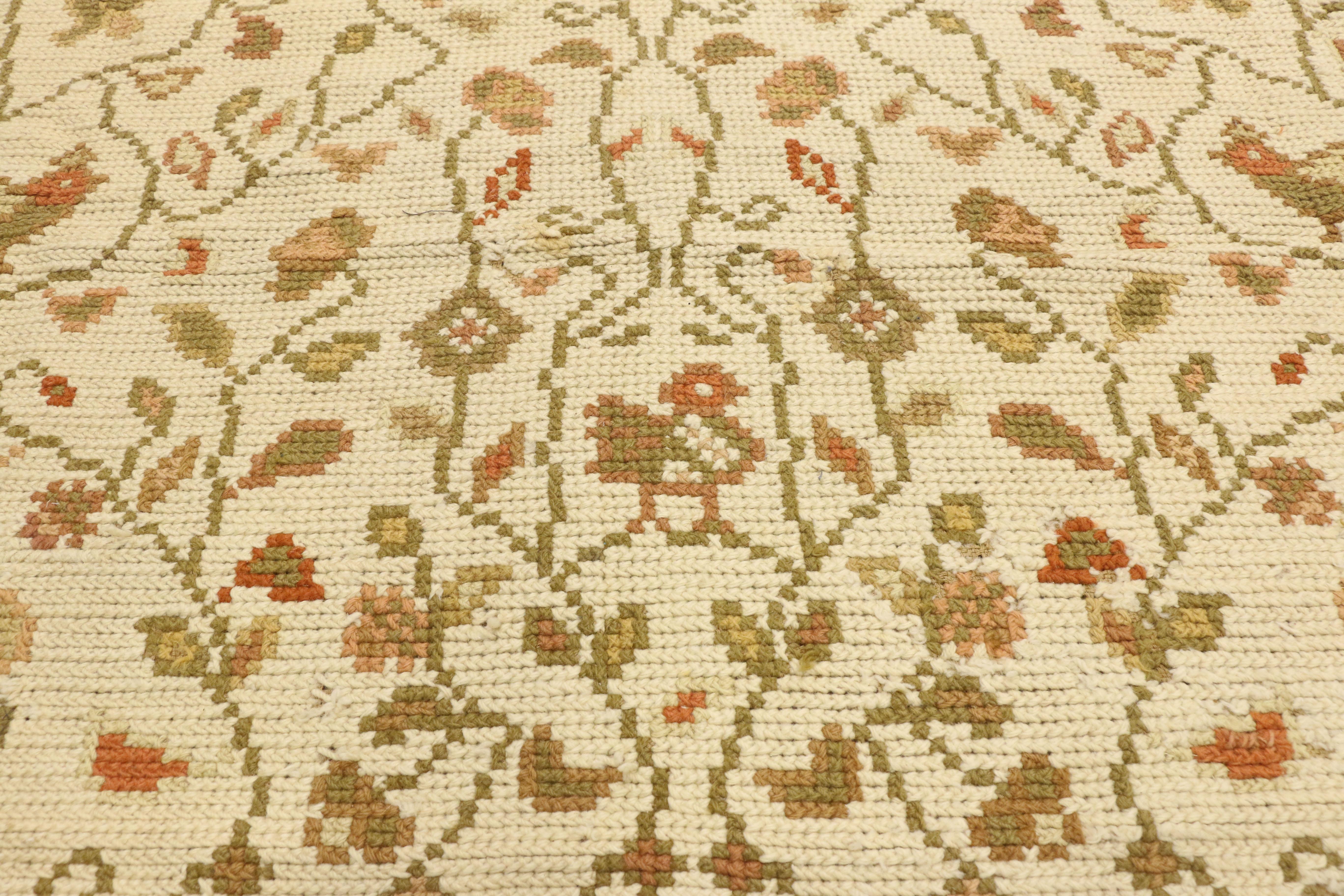 Antiker Arraiolos-Teppich mit europäischem Land Charme, portugiesischer Gobelinstickerei-Teppich (Wolle) im Angebot