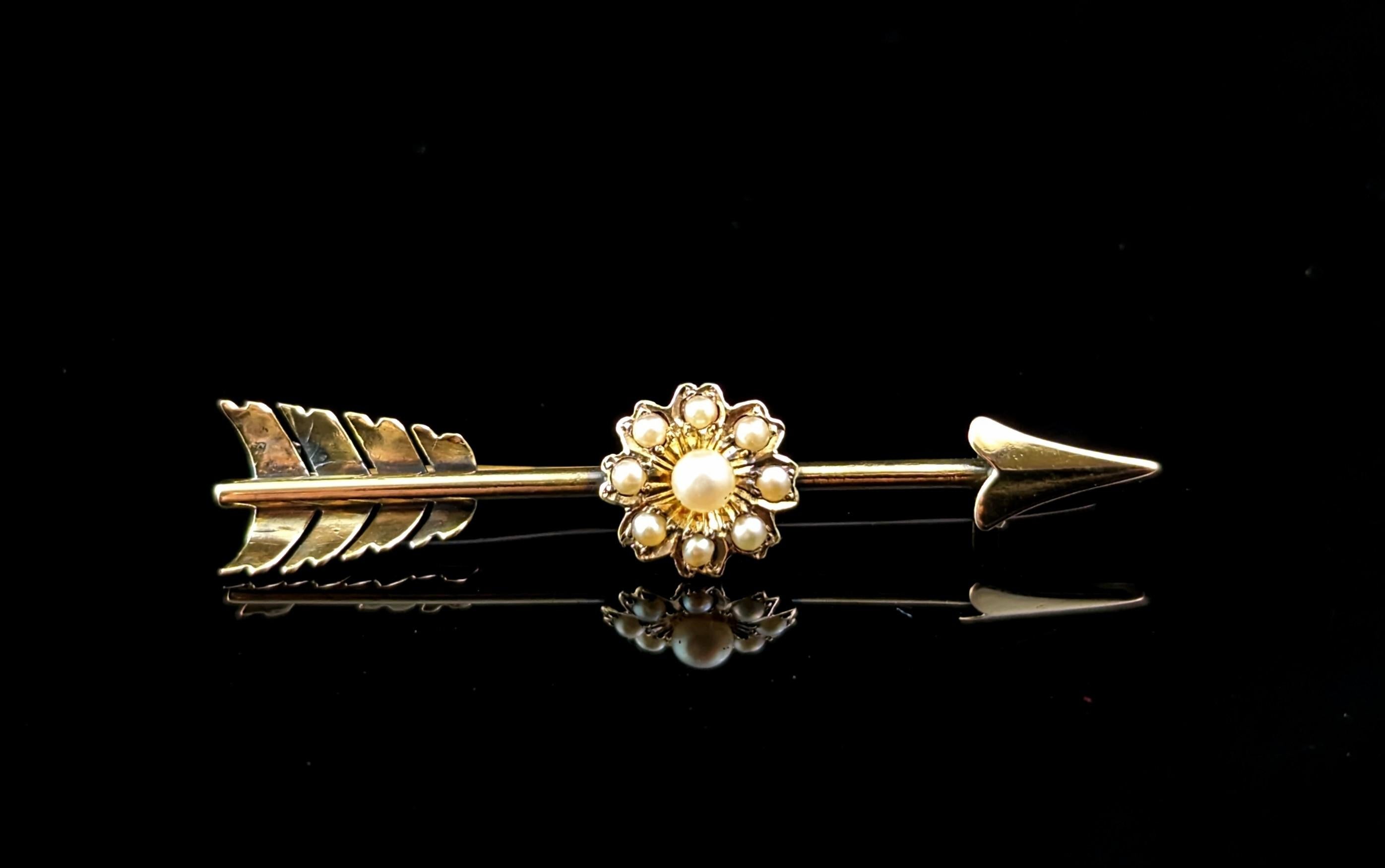 Antique Arrow and flower brooch, 9k gold and pearl  For Sale 2