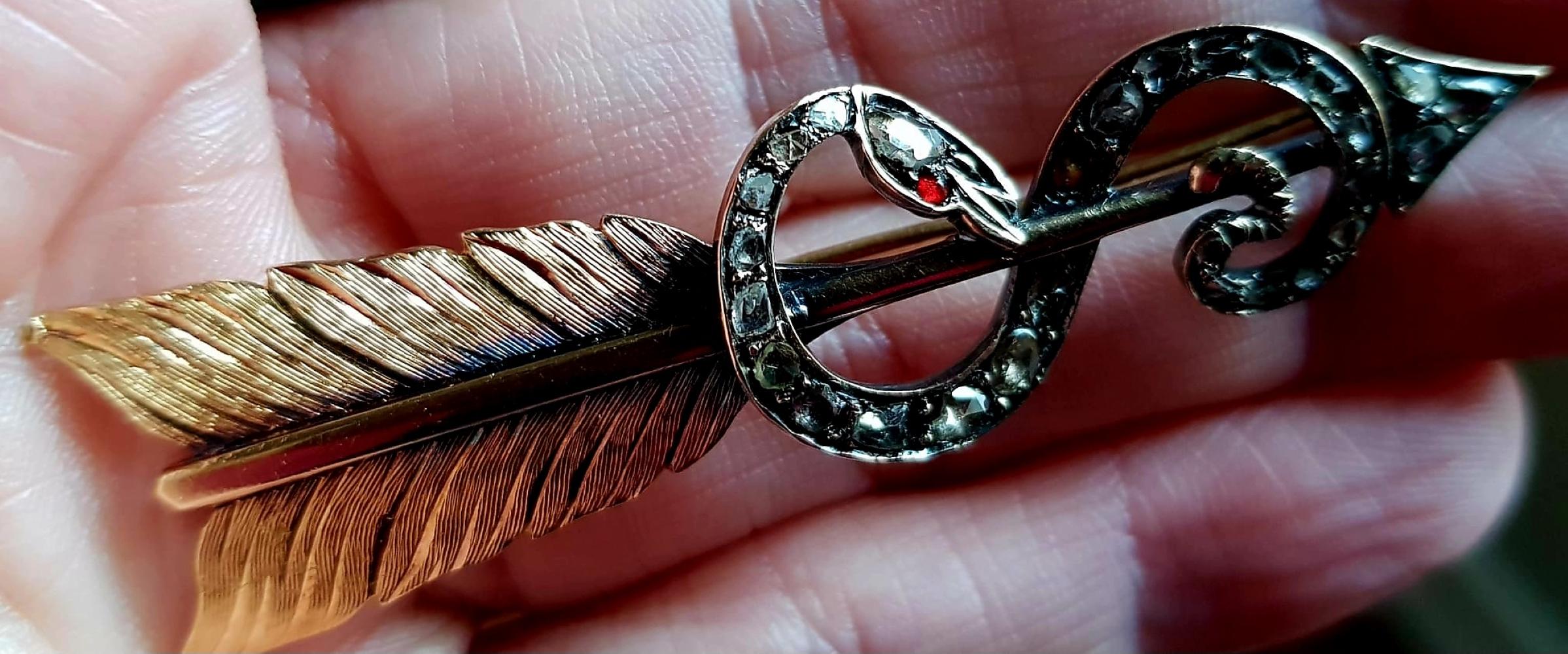 Women's or Men's Antique Arrow and Snake Diamond Silver and Gold Brooch (France) late19th Century For Sale