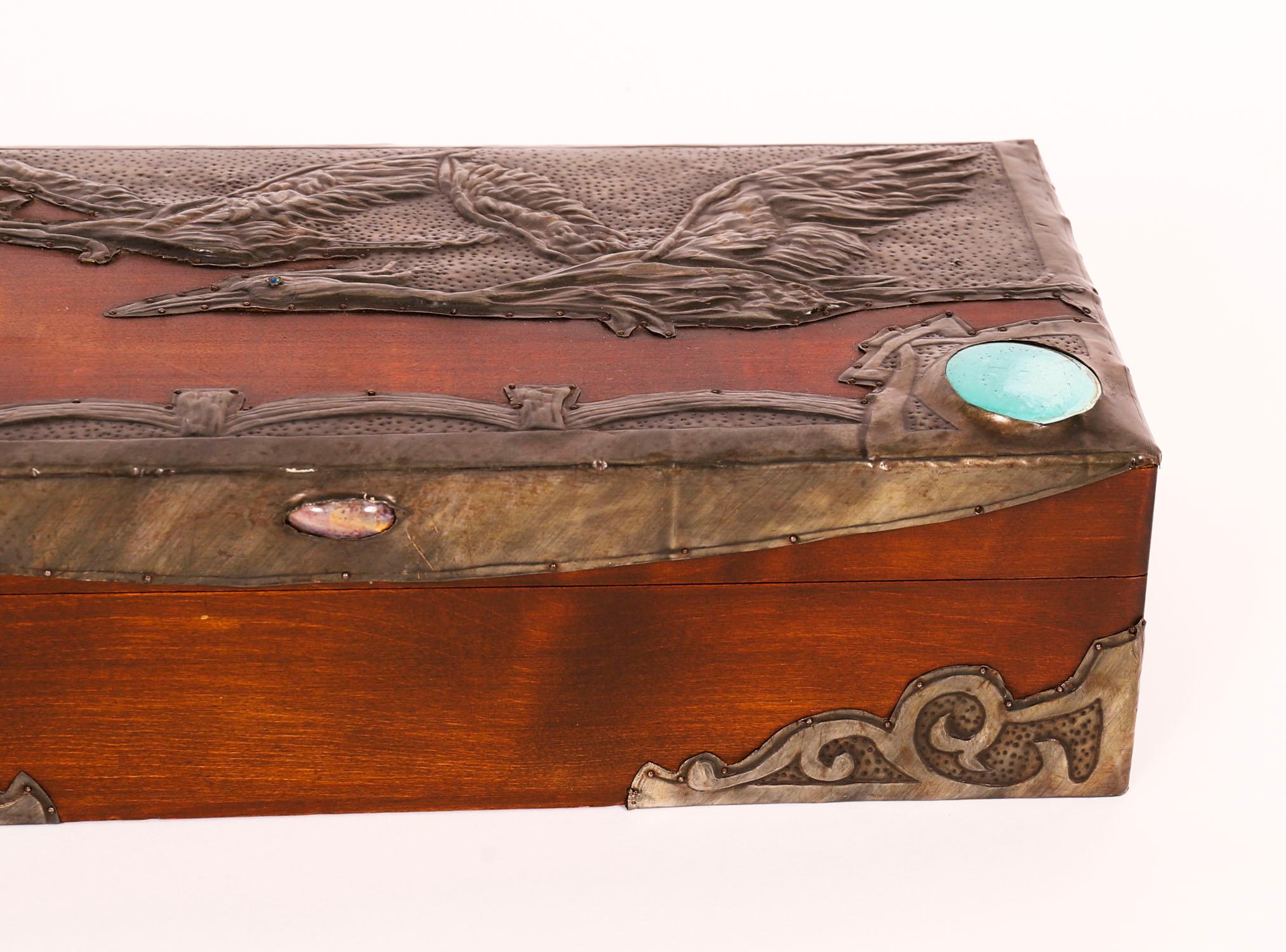 Boîte / Coffret en étain en bois de cèdre ancien 19ème siècle en vente 5