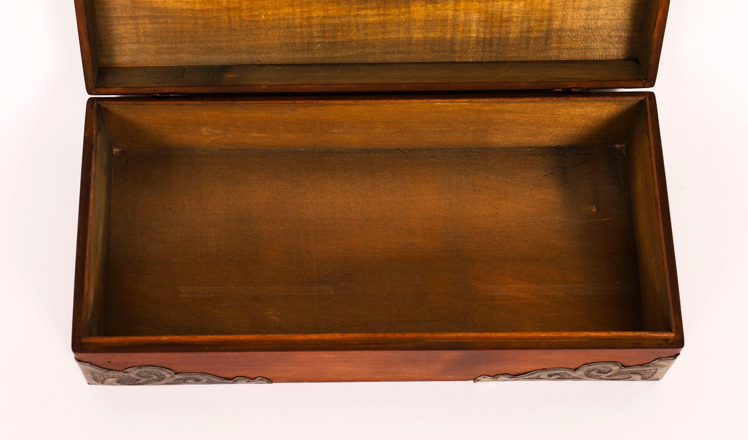 Boîte / Coffret en étain en bois de cèdre ancien 19ème siècle en vente 8