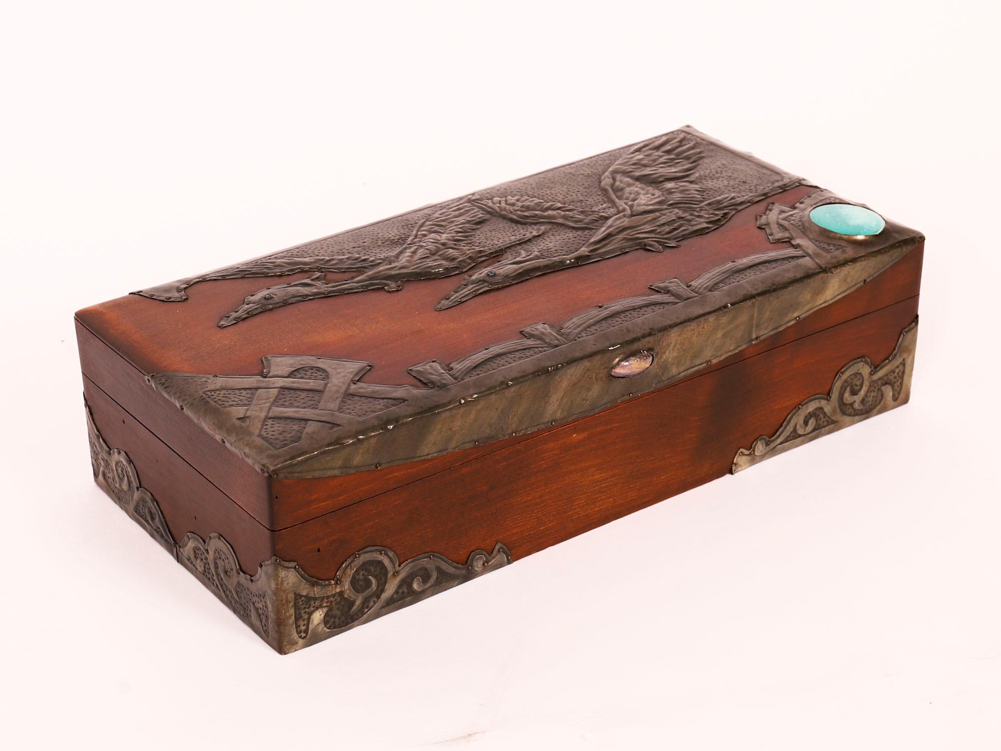Boîte / Coffret en étain en bois de cèdre ancien 19ème siècle en vente 14