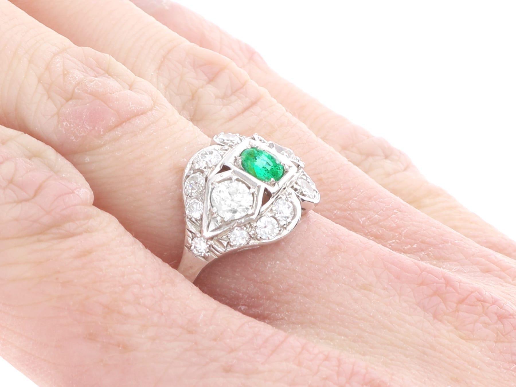 Antiker Art Deco Platinring mit 0,40 Karat Smaragd 1,52 Karat Diamant, um 1920 im Angebot 4
