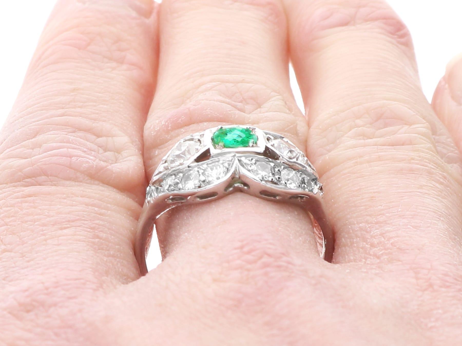 Antiker Art Deco Platinring mit 0,40 Karat Smaragd 1,52 Karat Diamant, um 1920 im Angebot 5