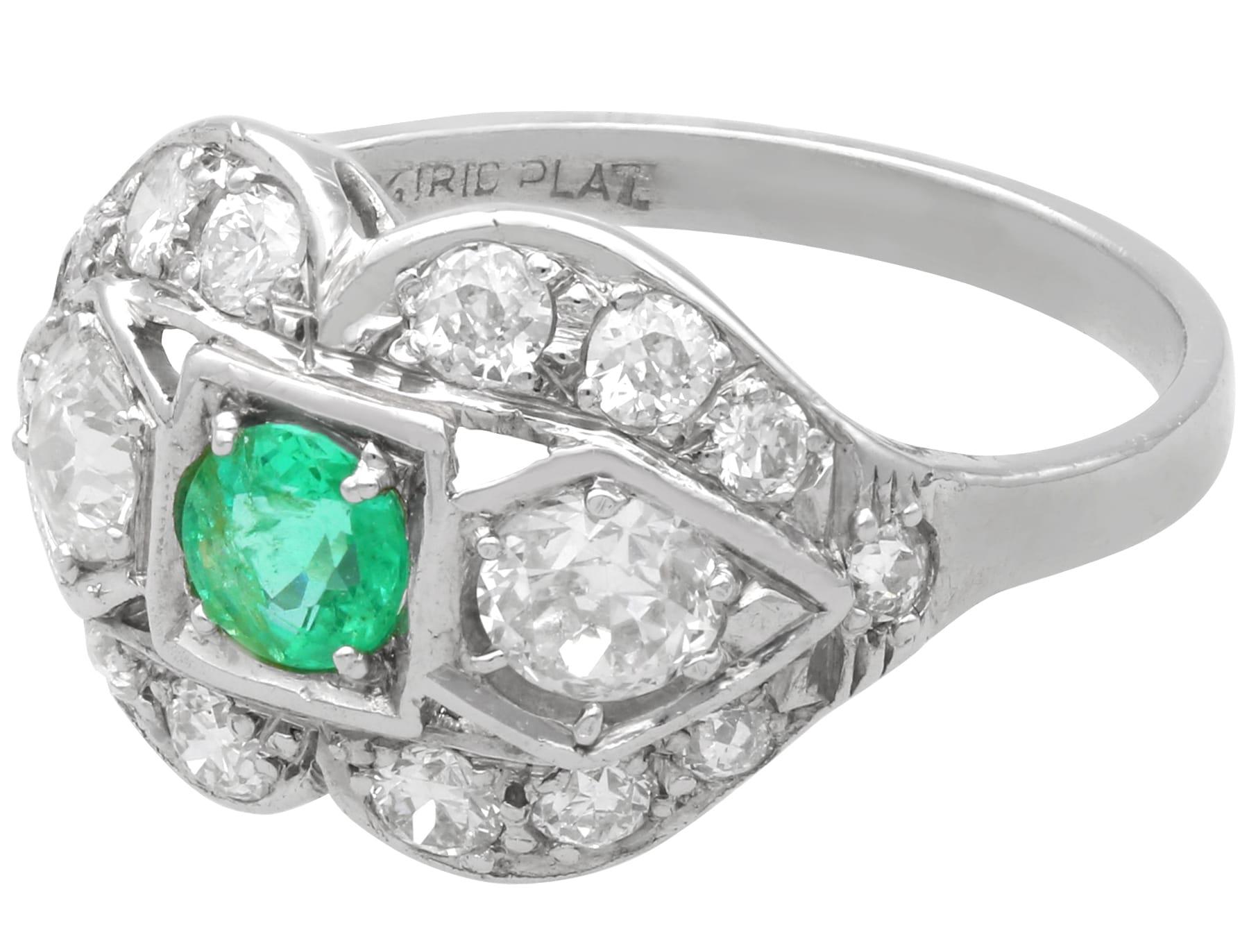 Antiker Art Deco Platinring mit 0,40 Karat Smaragd 1,52 Karat Diamant, um 1920 im Zustand „Hervorragend“ im Angebot in Jesmond, Newcastle Upon Tyne