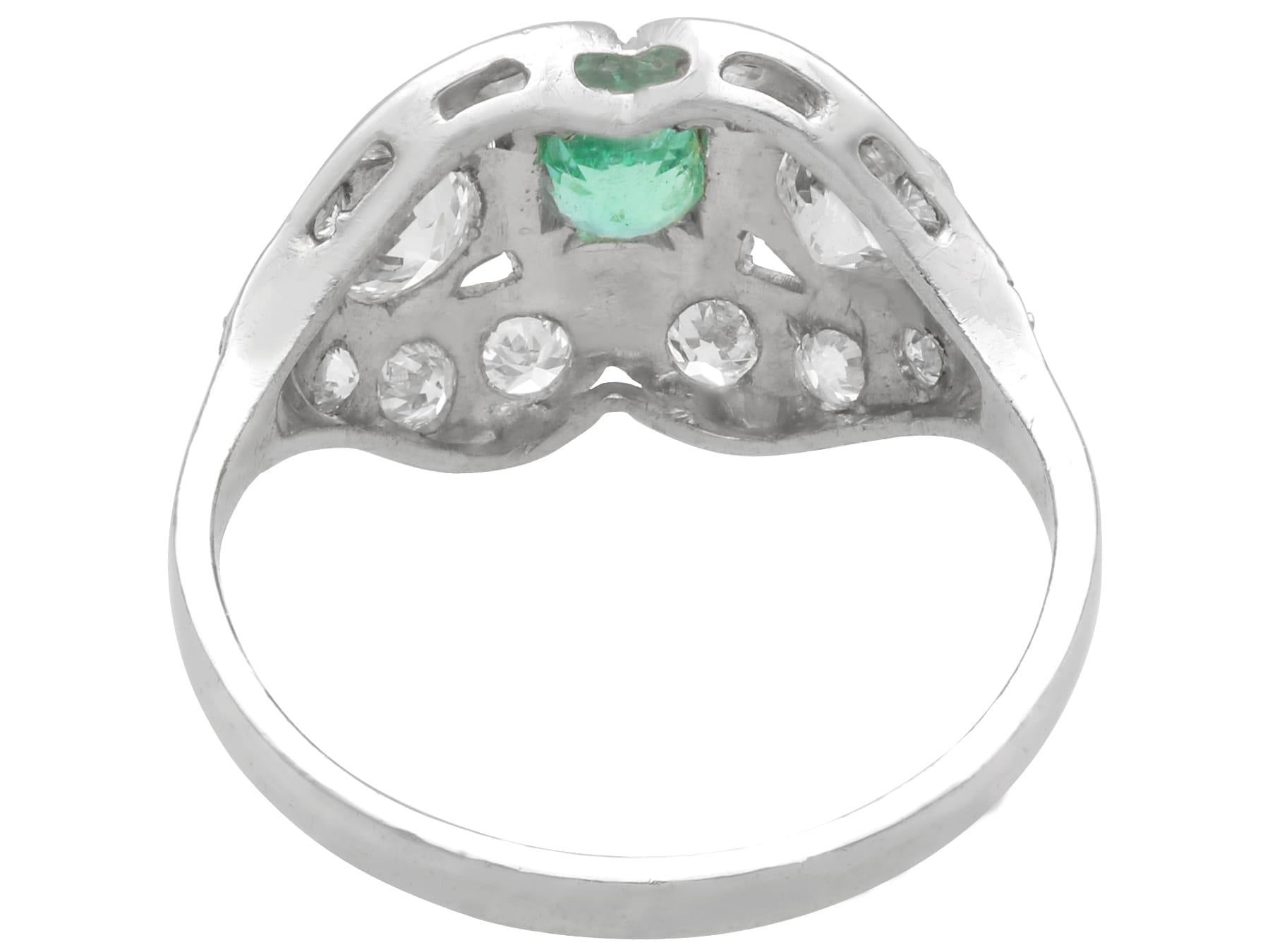 Antiker Art Deco Platinring mit 0,40 Karat Smaragd 1,52 Karat Diamant, um 1920 für Damen oder Herren im Angebot