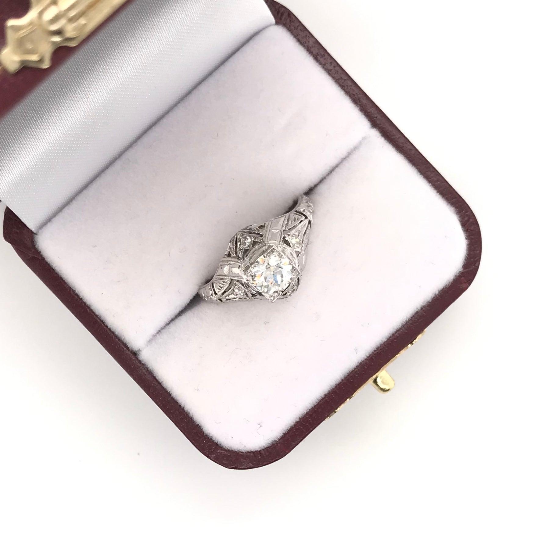 Bague filigrane Art déco ancienne de style solitaire avec diamants de 0,65 carat en vente 2