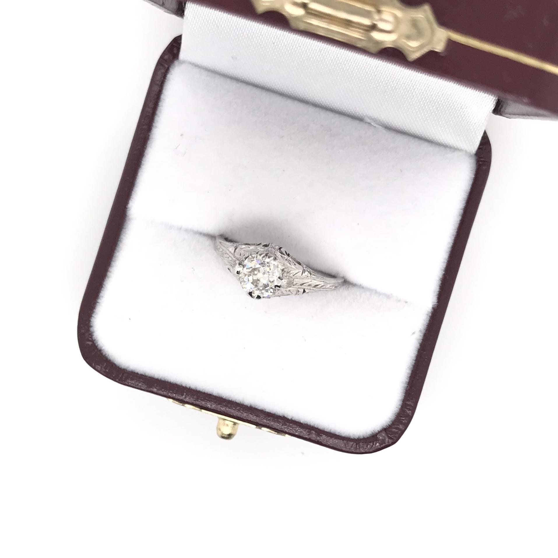 Bague solitaire Art déco ancienne avec diamant de 0,71 carat en vente 5
